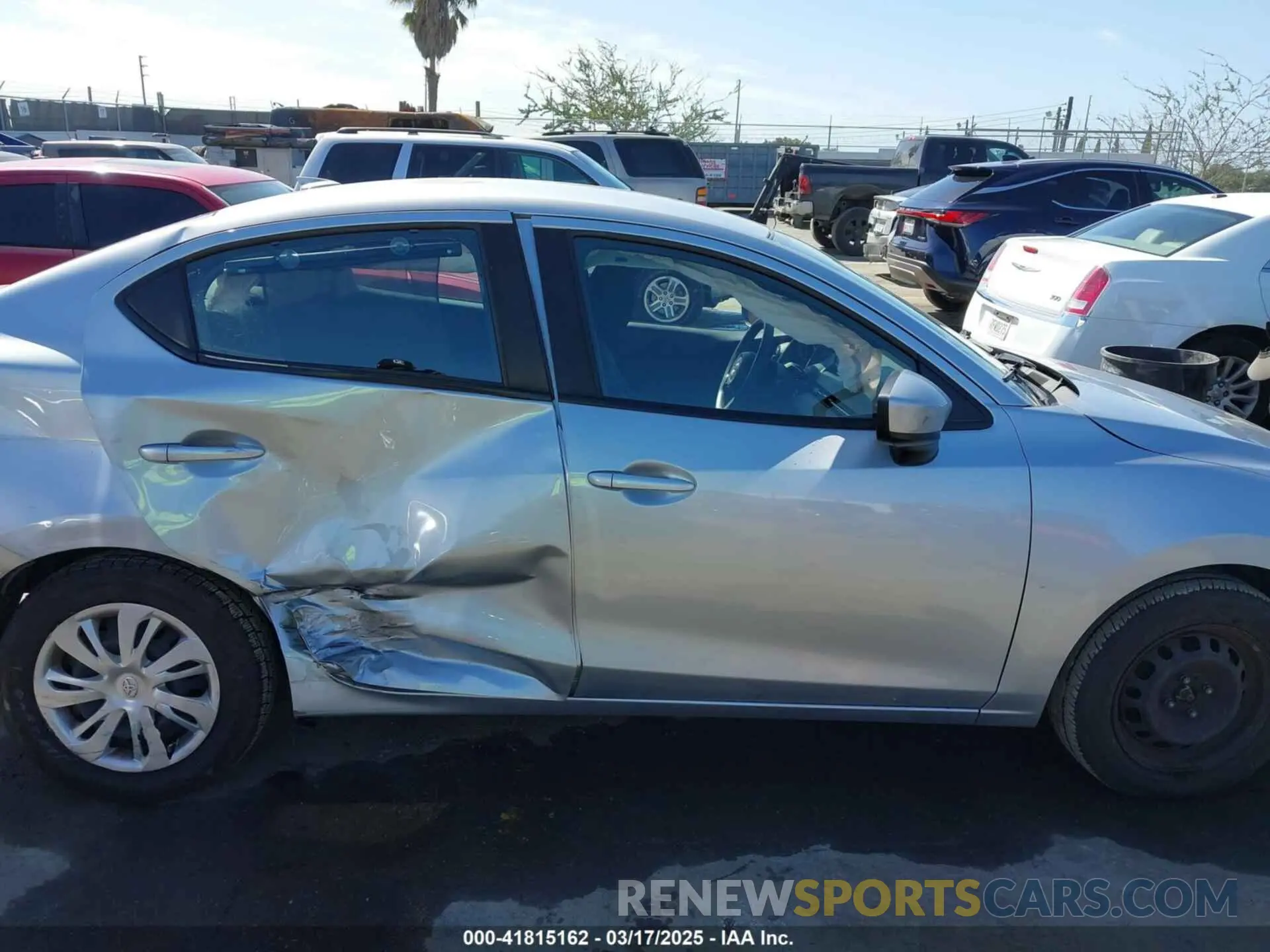 12 Photograph of a damaged car 3MYDLBYV7KY525880 TOYOTA YARIS 2019
