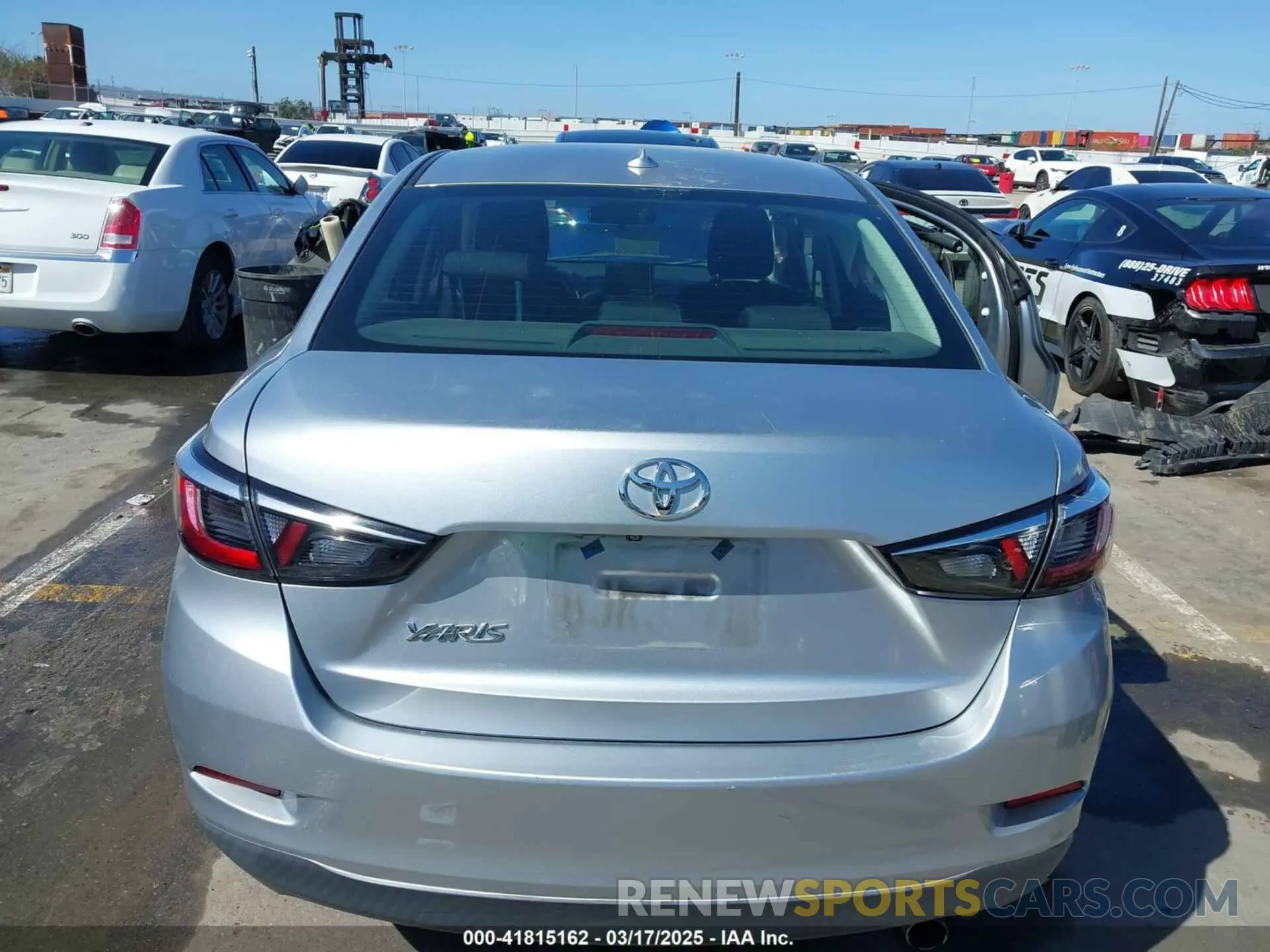 15 Photograph of a damaged car 3MYDLBYV7KY525880 TOYOTA YARIS 2019
