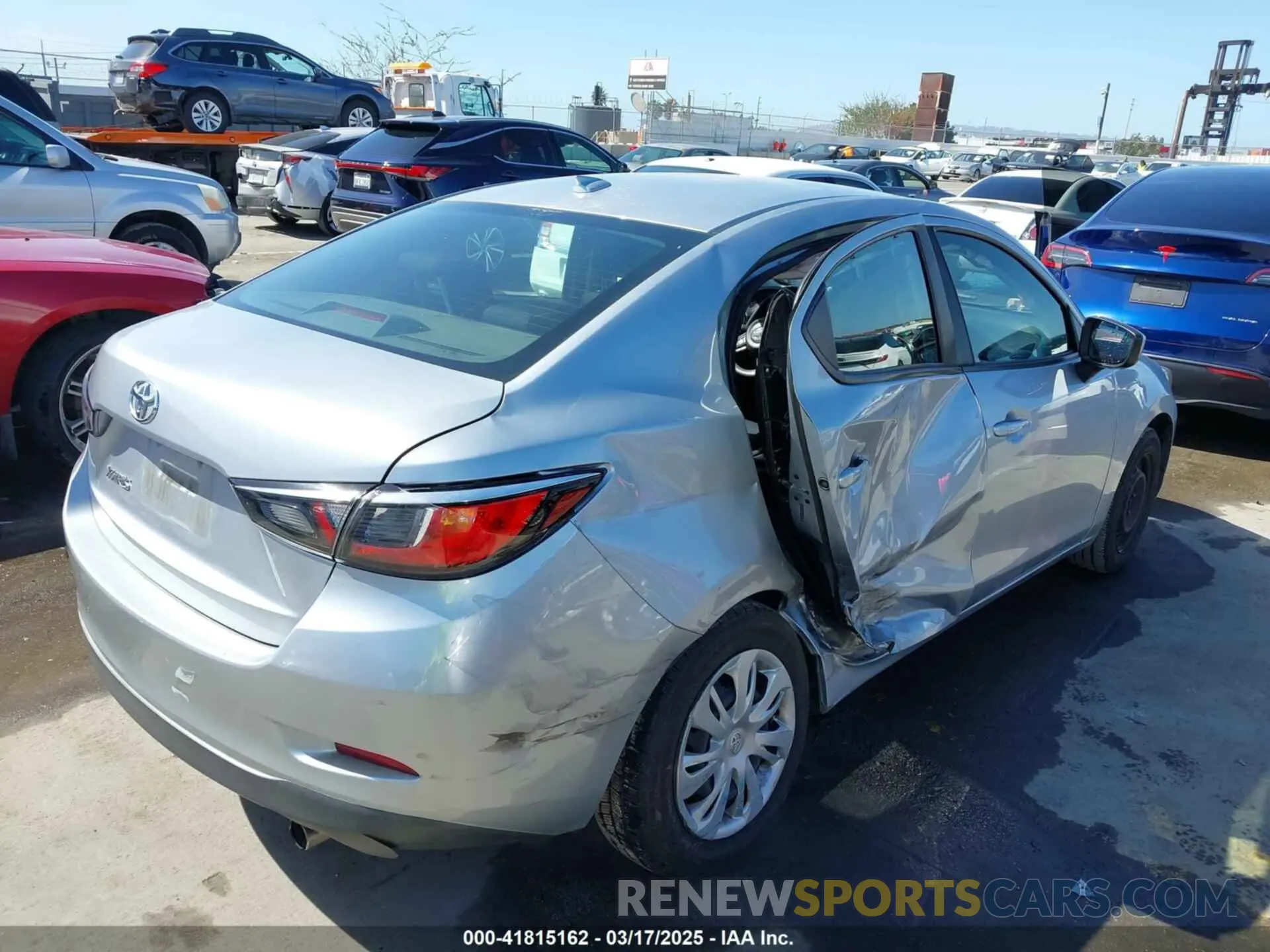 4 Photograph of a damaged car 3MYDLBYV7KY525880 TOYOTA YARIS 2019