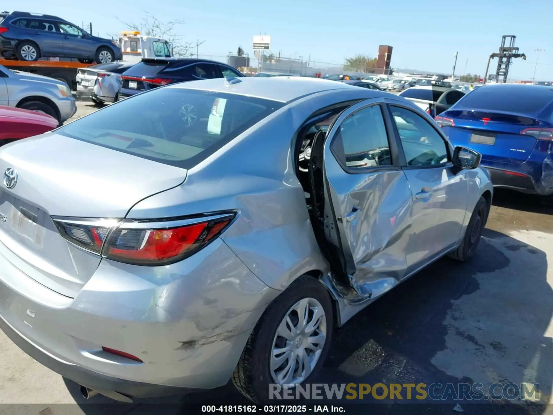 6 Photograph of a damaged car 3MYDLBYV7KY525880 TOYOTA YARIS 2019