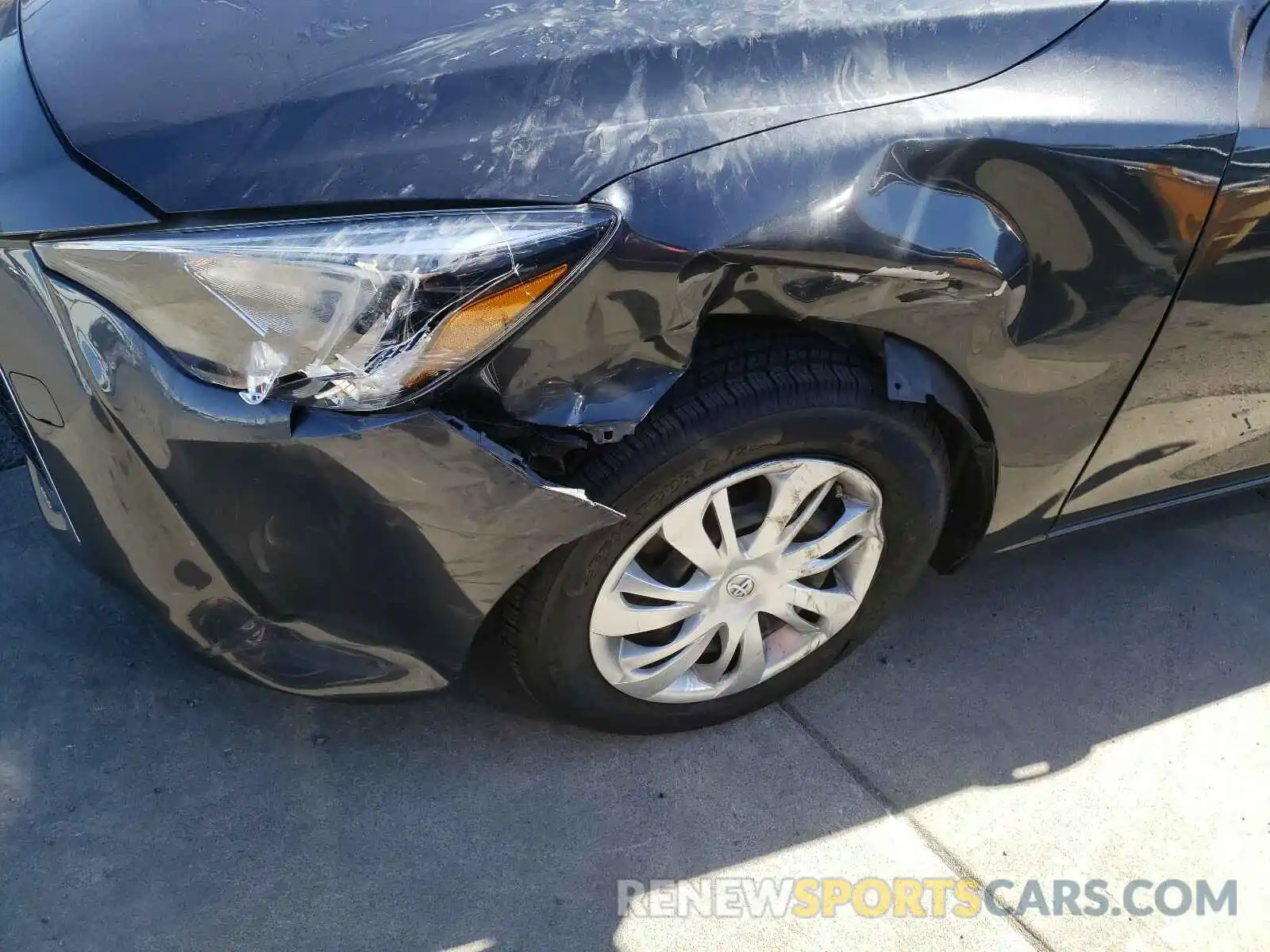 9 Photograph of a damaged car 3MYDLBYV8KY506562 TOYOTA YARIS 2019