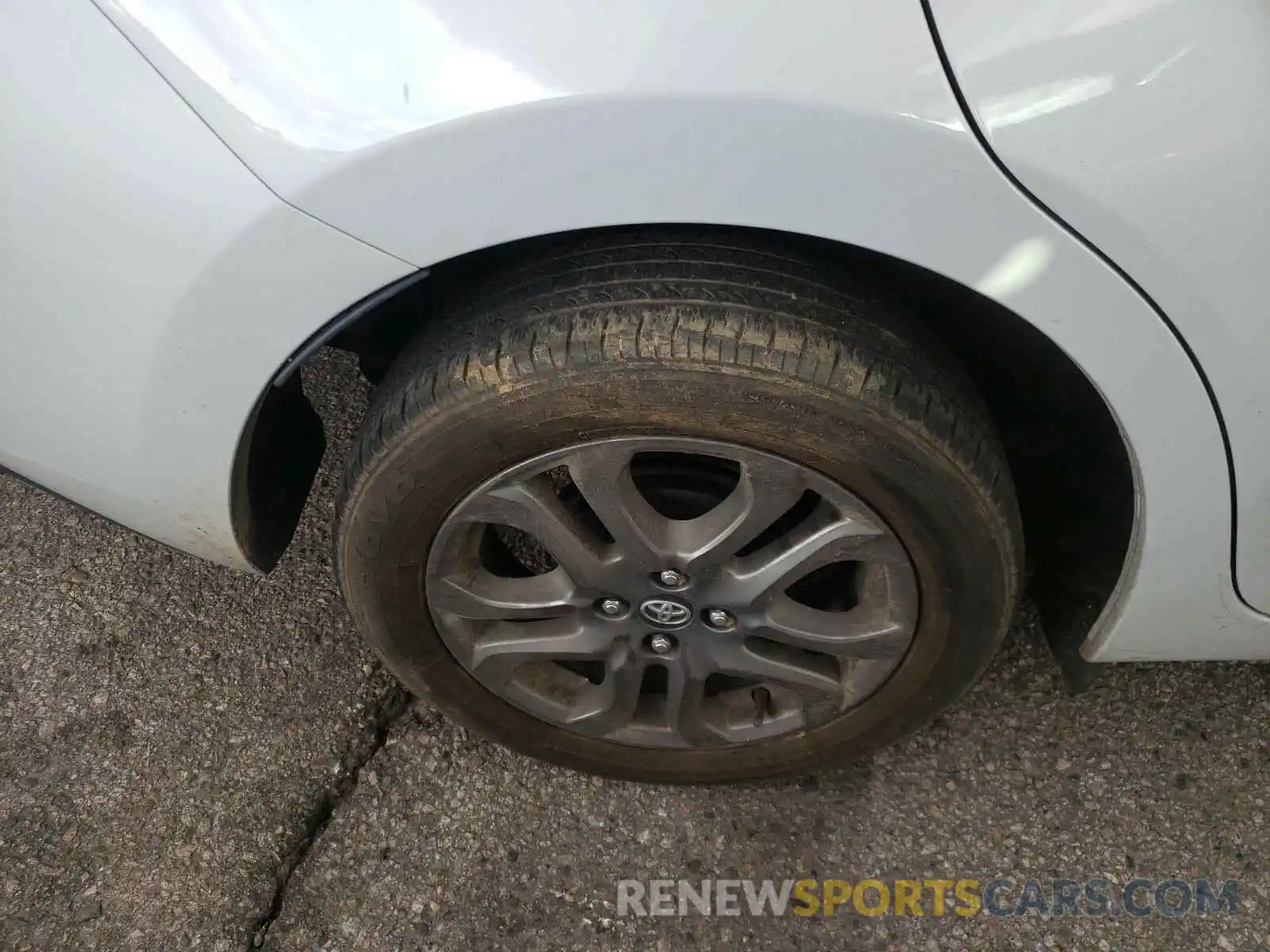 9 Photograph of a damaged car 3MYDLBYV8KY514628 TOYOTA YARIS 2019