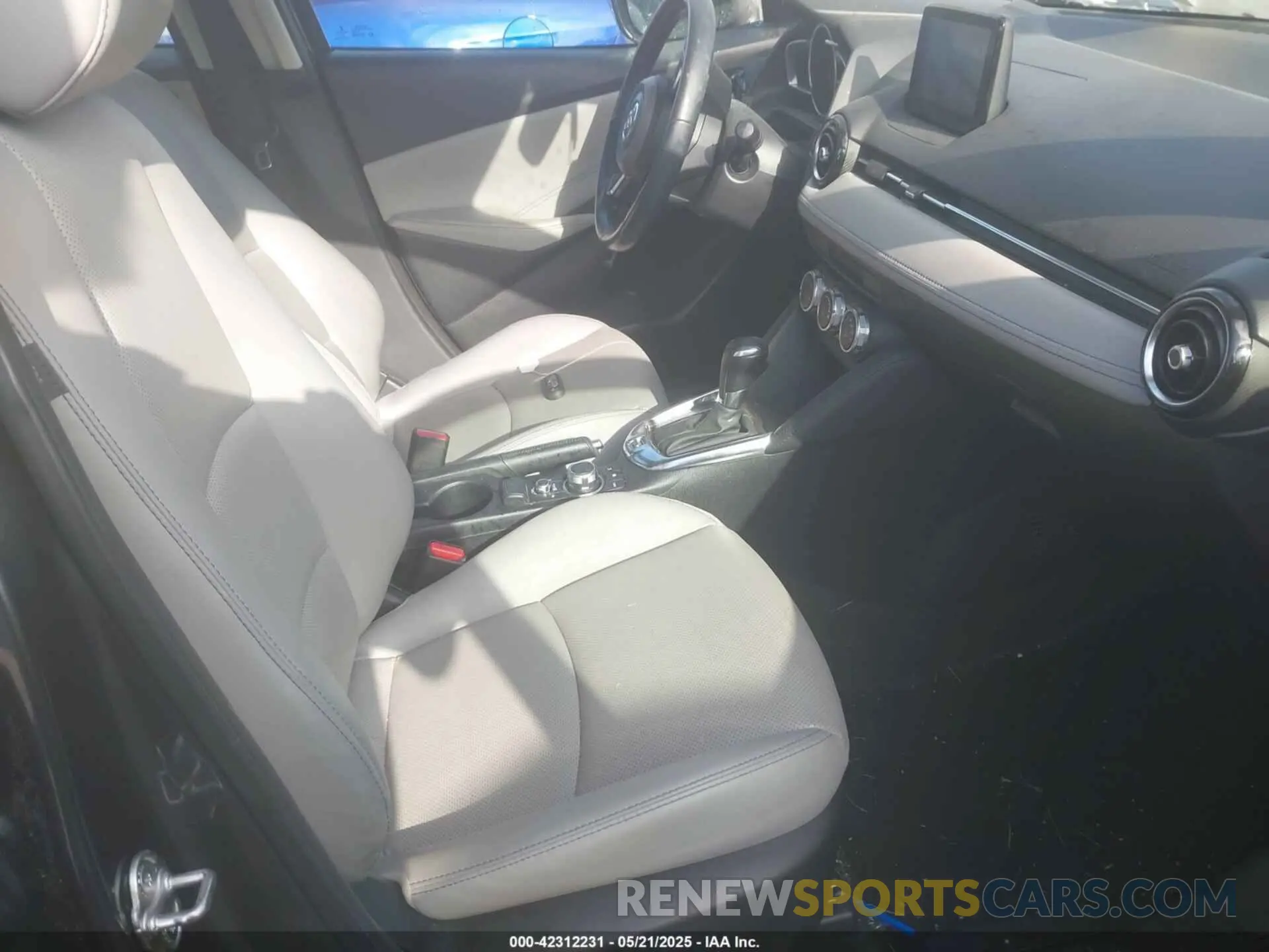 5 Photograph of a damaged car 3MYDLBYV8KY515505 TOYOTA YARIS 2019