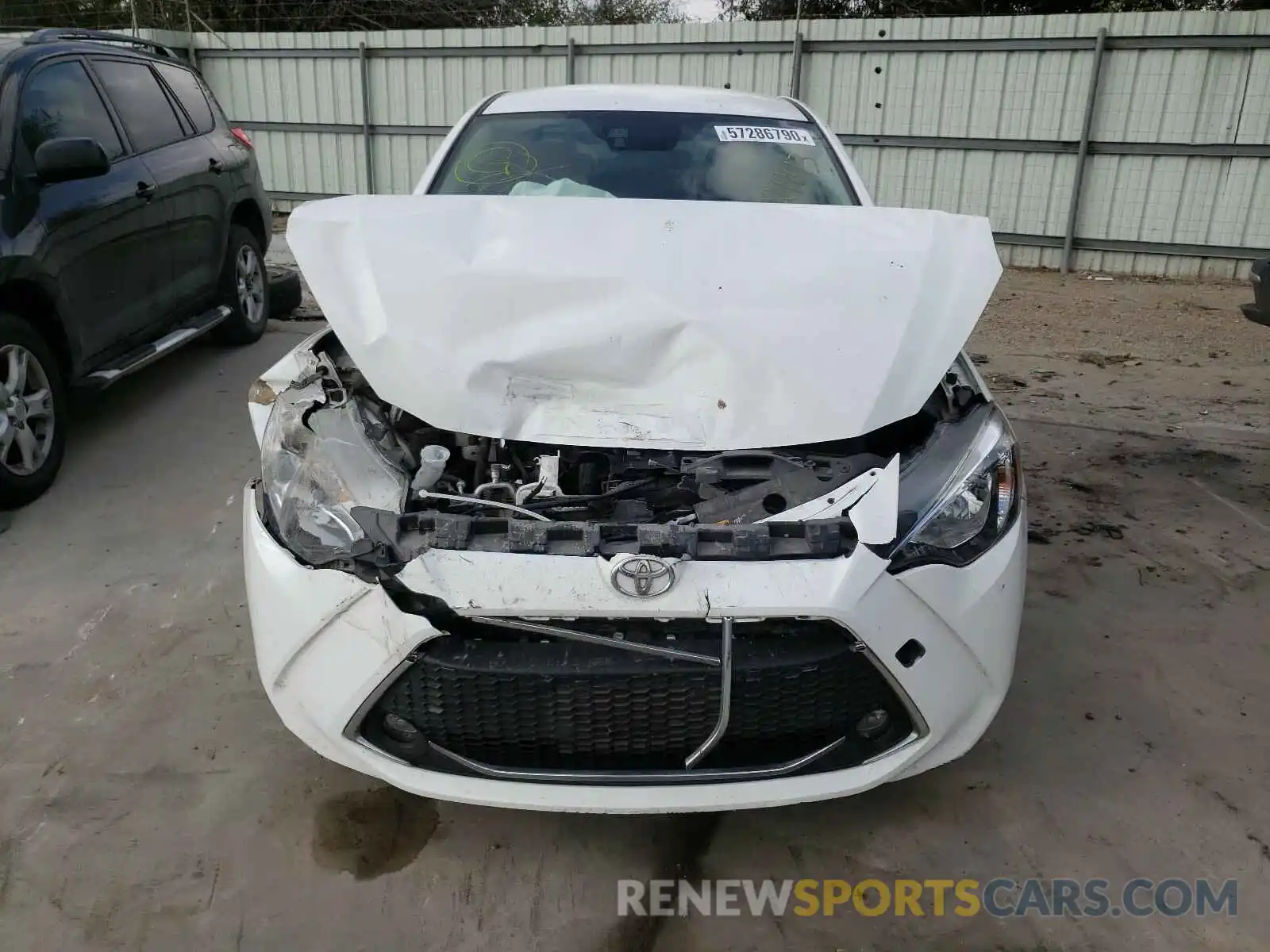 9 Photograph of a damaged car 3MYDLBYV8KY521143 TOYOTA YARIS 2019