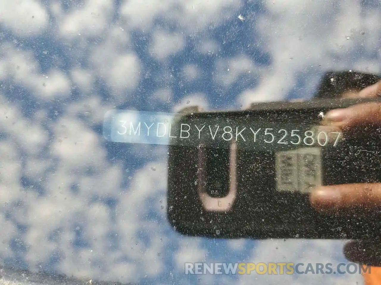 10 Photograph of a damaged car 3MYDLBYV8KY525807 TOYOTA YARIS 2019