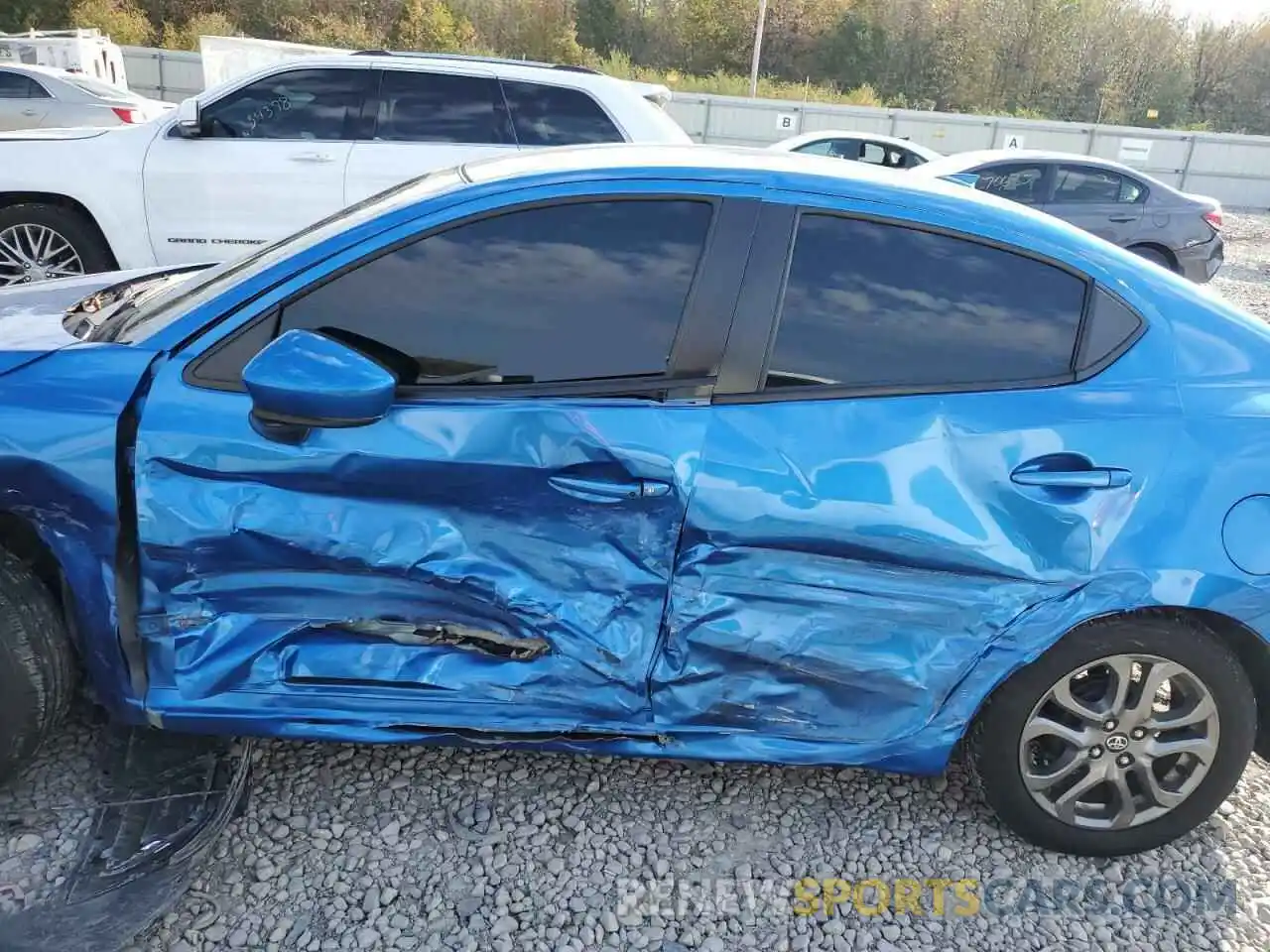 9 Photograph of a damaged car 3MYDLBYV8KY525807 TOYOTA YARIS 2019