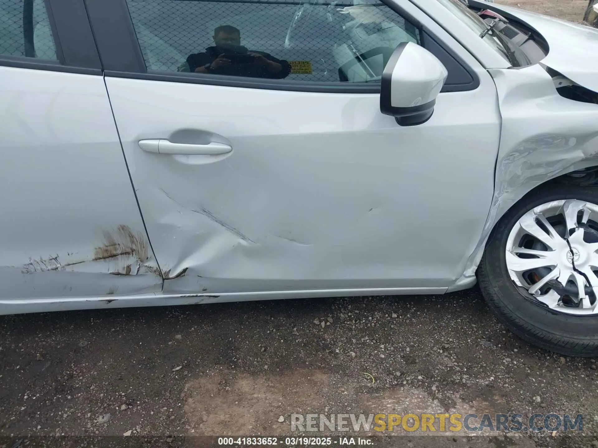 17 Photograph of a damaged car 3MYDLBYV8KY526259 TOYOTA YARIS 2019