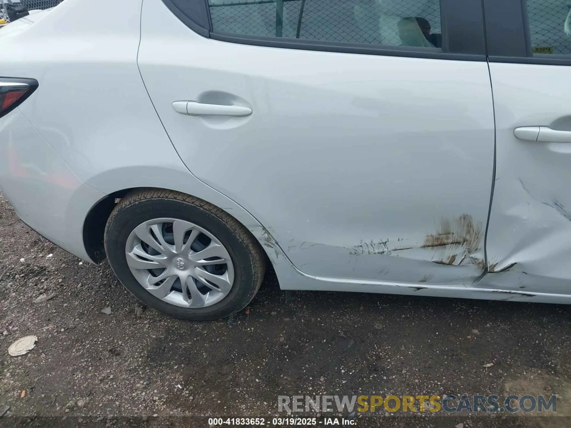 18 Photograph of a damaged car 3MYDLBYV8KY526259 TOYOTA YARIS 2019