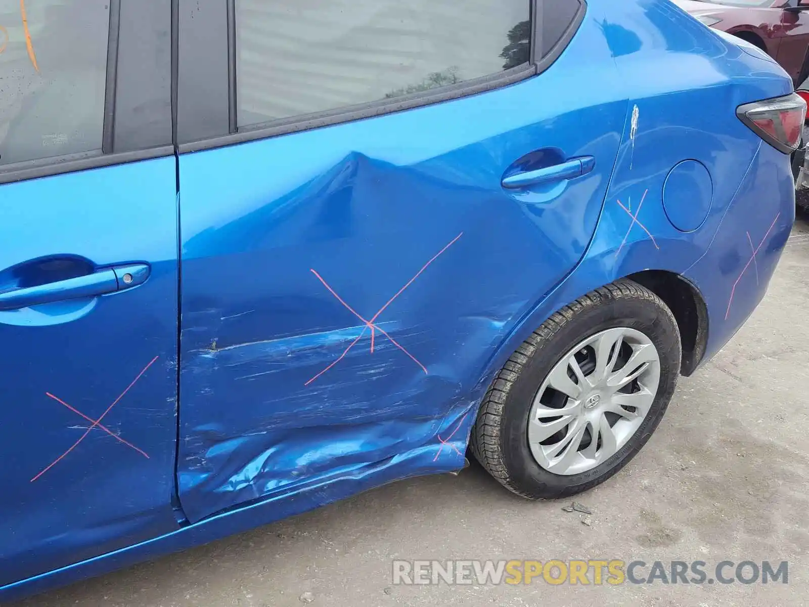 9 Photograph of a damaged car 3MYDLBYV9KY500141 TOYOTA YARIS 2019