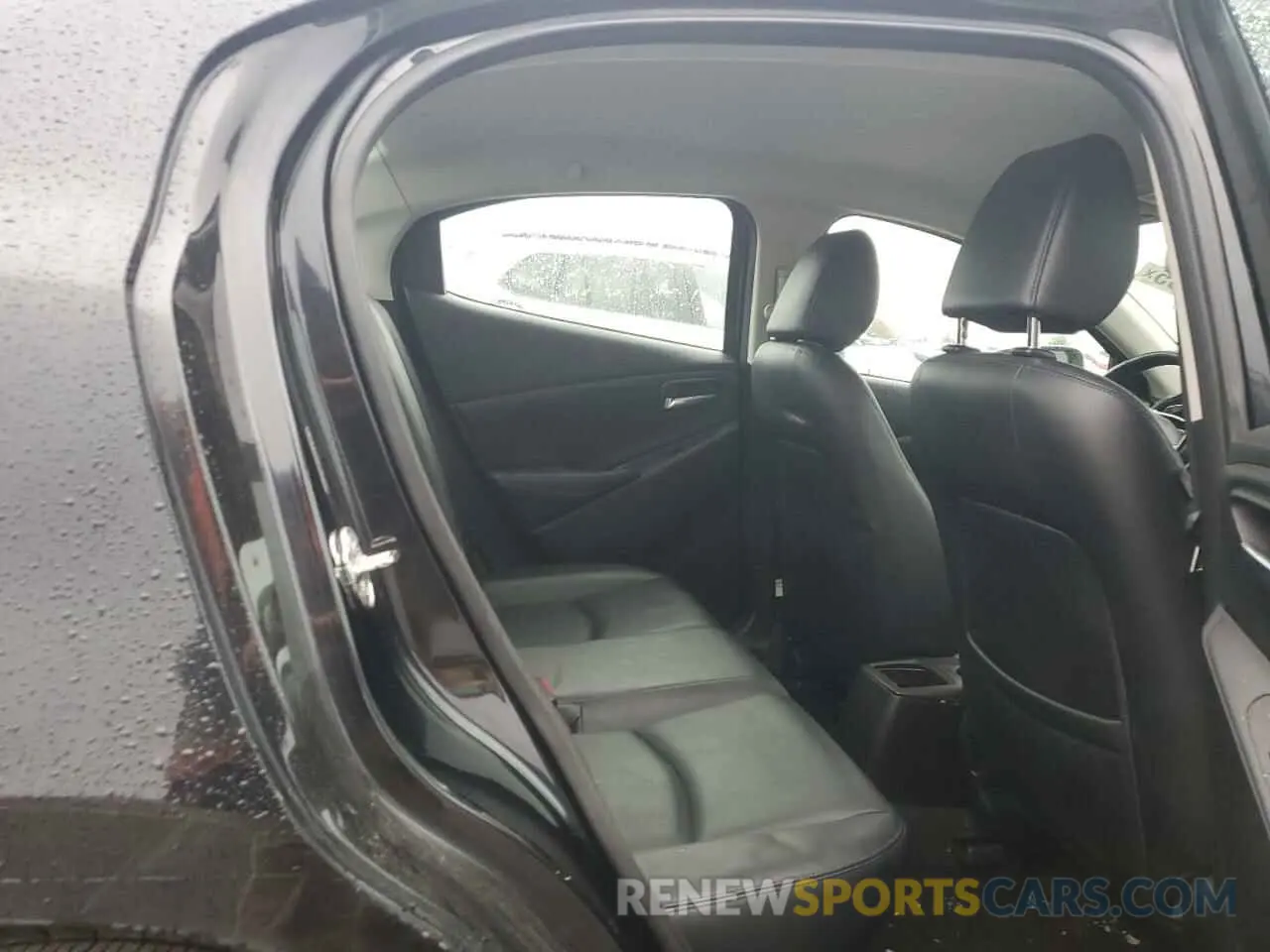 10 Photograph of a damaged car 3MYDLBYV9KY503170 TOYOTA YARIS 2019