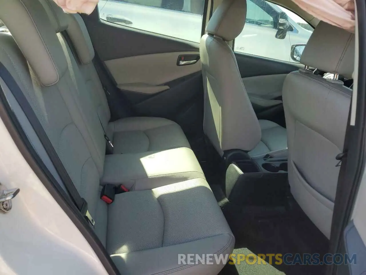 10 Photograph of a damaged car 3MYDLBYV9KY504237 TOYOTA YARIS 2019