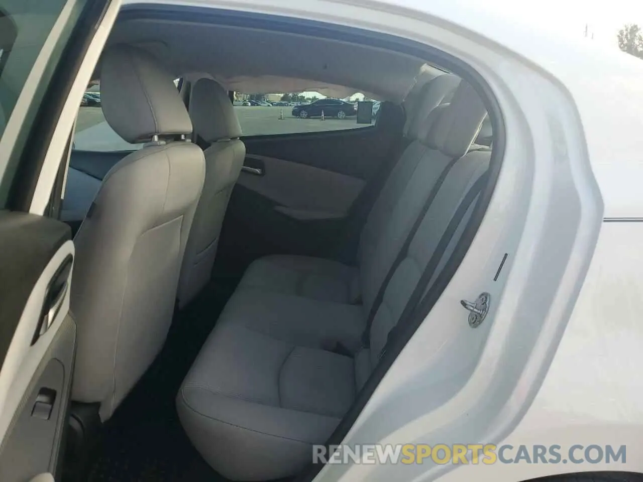 10 Photograph of a damaged car 3MYDLBYV9KY504254 TOYOTA YARIS 2019