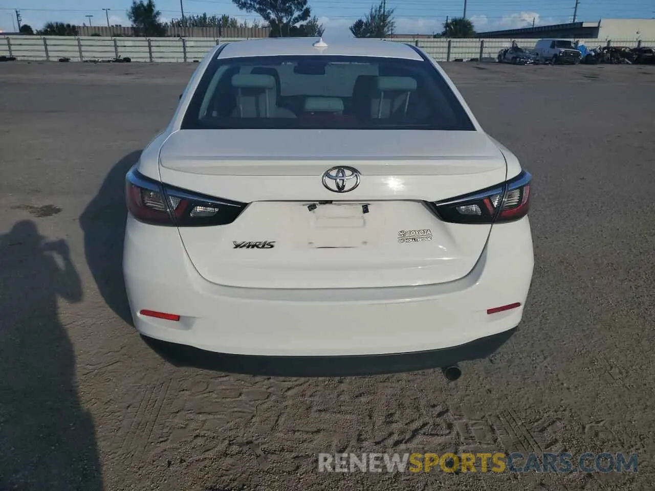 6 Photograph of a damaged car 3MYDLBYV9KY504254 TOYOTA YARIS 2019