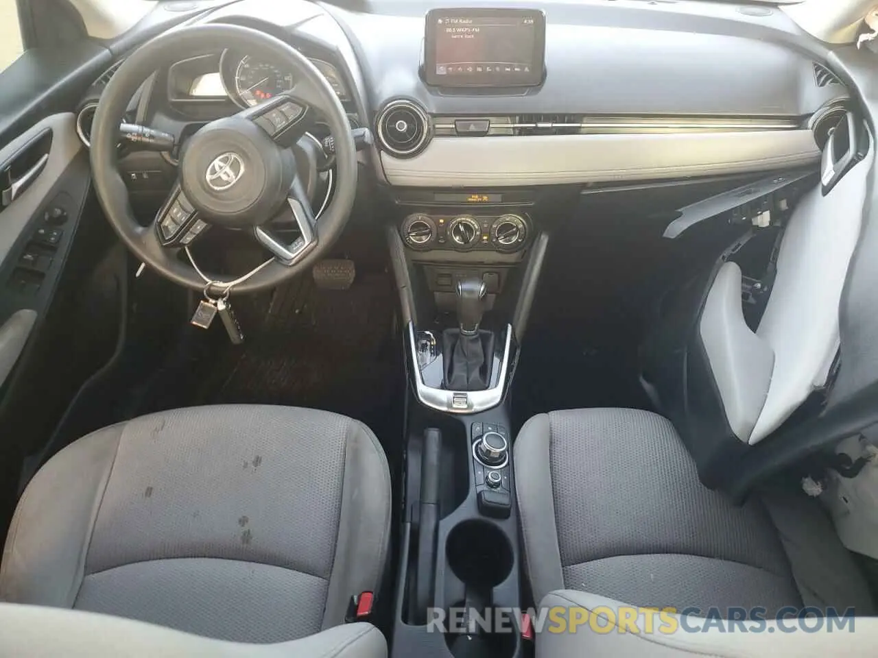 8 Photograph of a damaged car 3MYDLBYV9KY504254 TOYOTA YARIS 2019