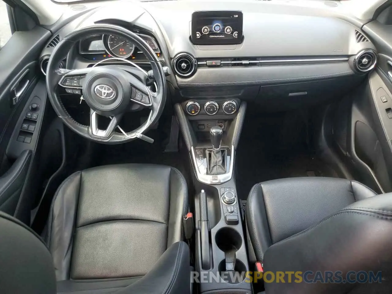 8 Photograph of a damaged car 3MYDLBYV9KY512340 TOYOTA YARIS 2019