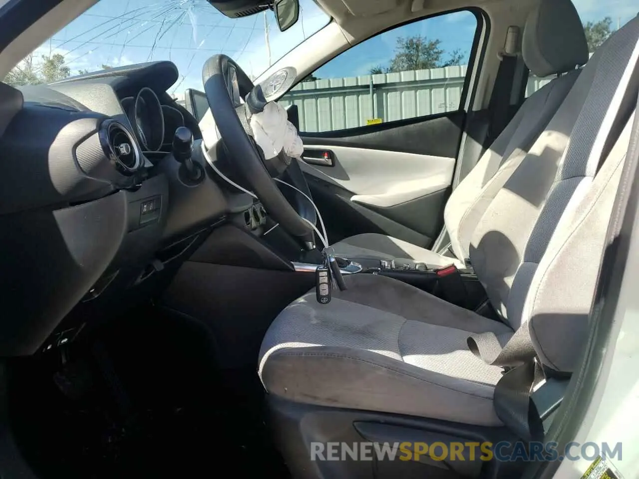 7 Photograph of a damaged car 3MYDLBYV9KY518042 TOYOTA YARIS 2019
