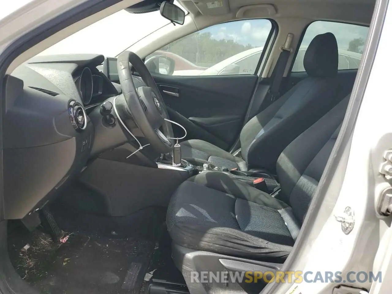 7 Photograph of a damaged car 3MYDLBYV9KY519238 TOYOTA YARIS 2019