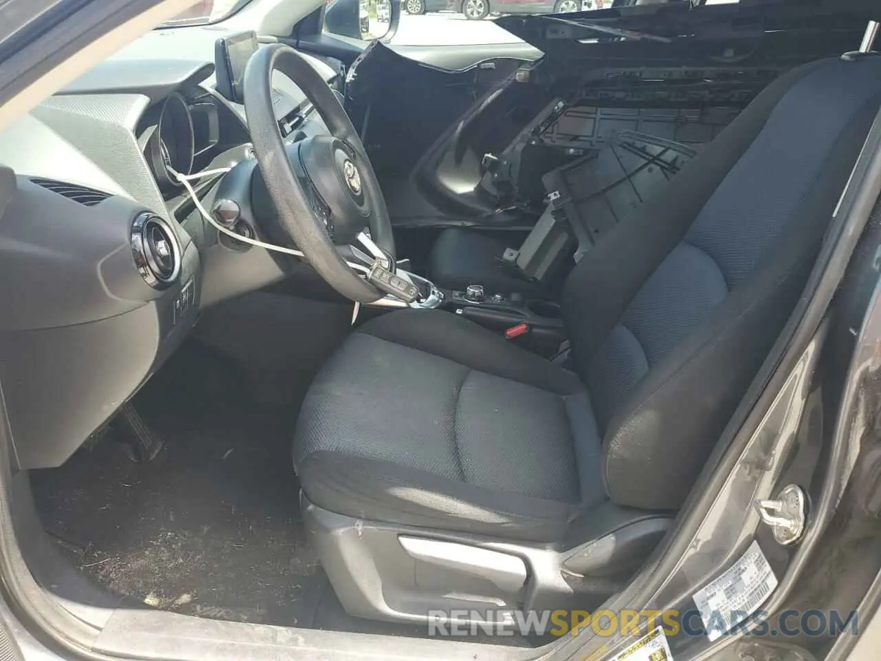 7 Photograph of a damaged car 3MYDLBYV9KY520180 TOYOTA YARIS 2019