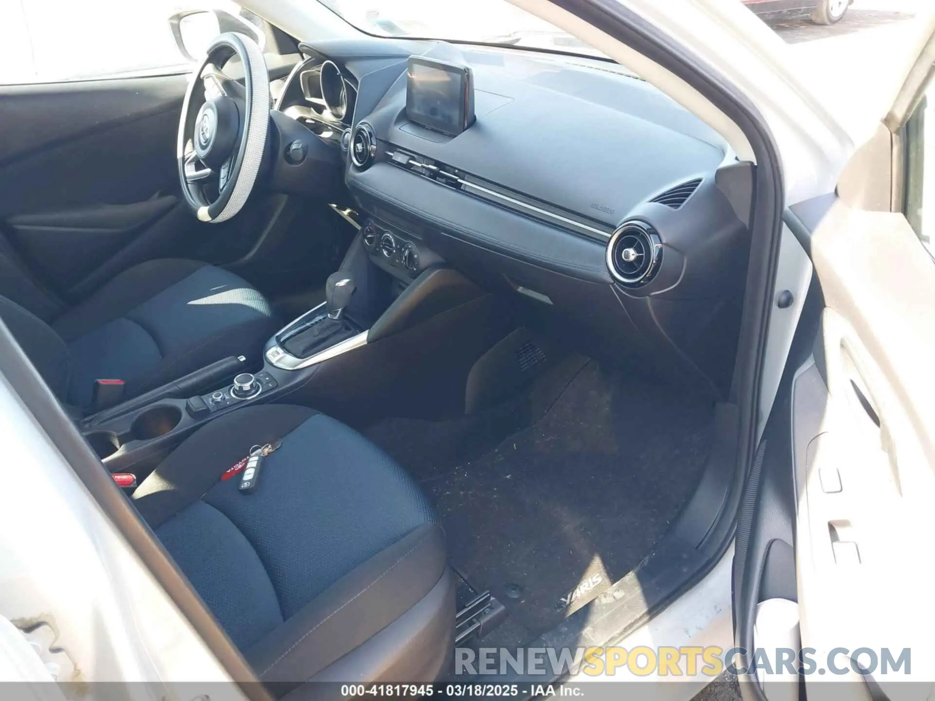 5 Photograph of a damaged car 3MYDLBYV9KY523922 TOYOTA YARIS 2019