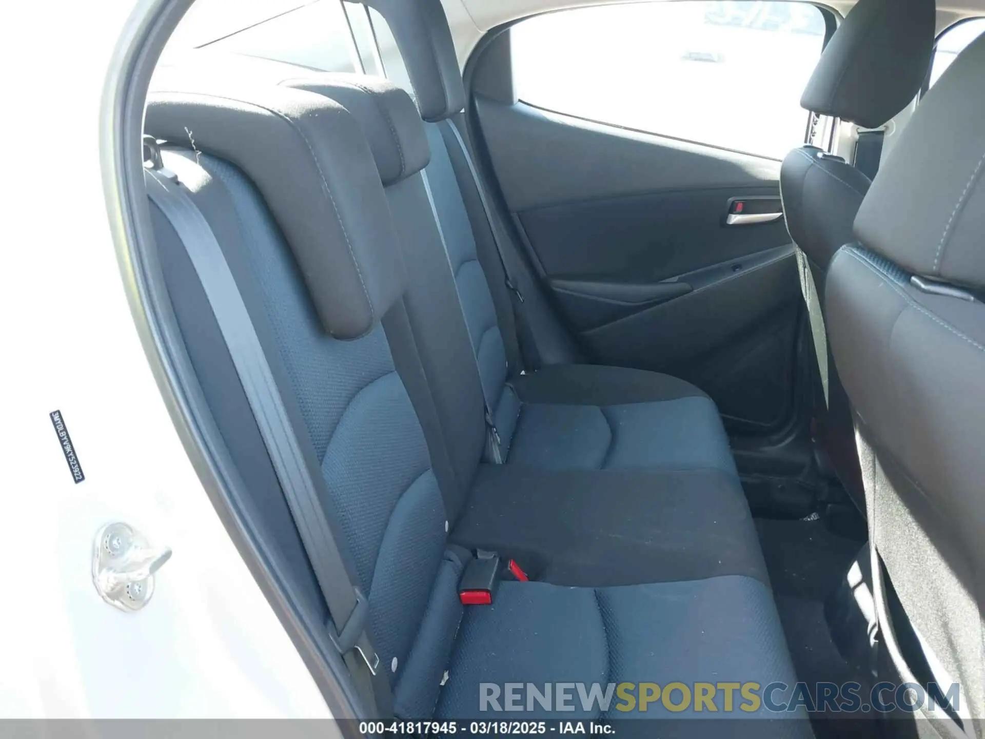 8 Photograph of a damaged car 3MYDLBYV9KY523922 TOYOTA YARIS 2019