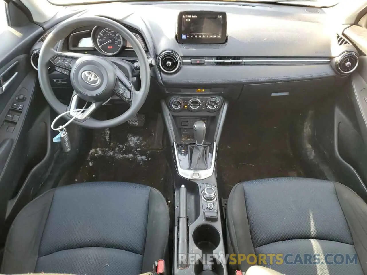8 Photograph of a damaged car 3MYDLBYV9KY526643 TOYOTA YARIS 2019