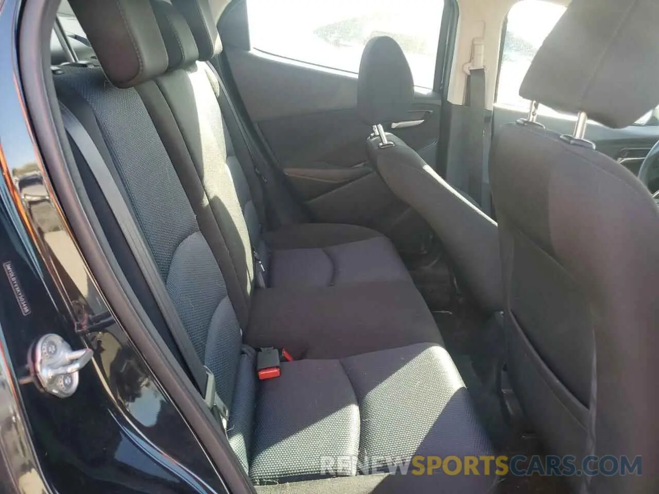 10 Photograph of a damaged car 3MYDLBYVXKY503498 TOYOTA YARIS 2019