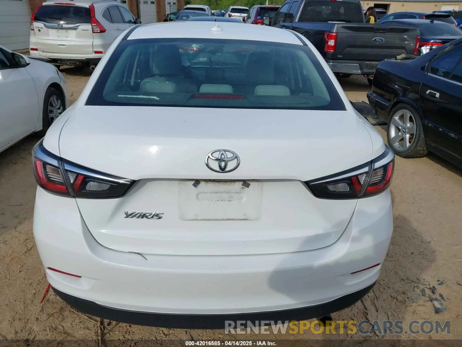 16 Photograph of a damaged car 3MYDLBYVXKY510466 TOYOTA YARIS 2019