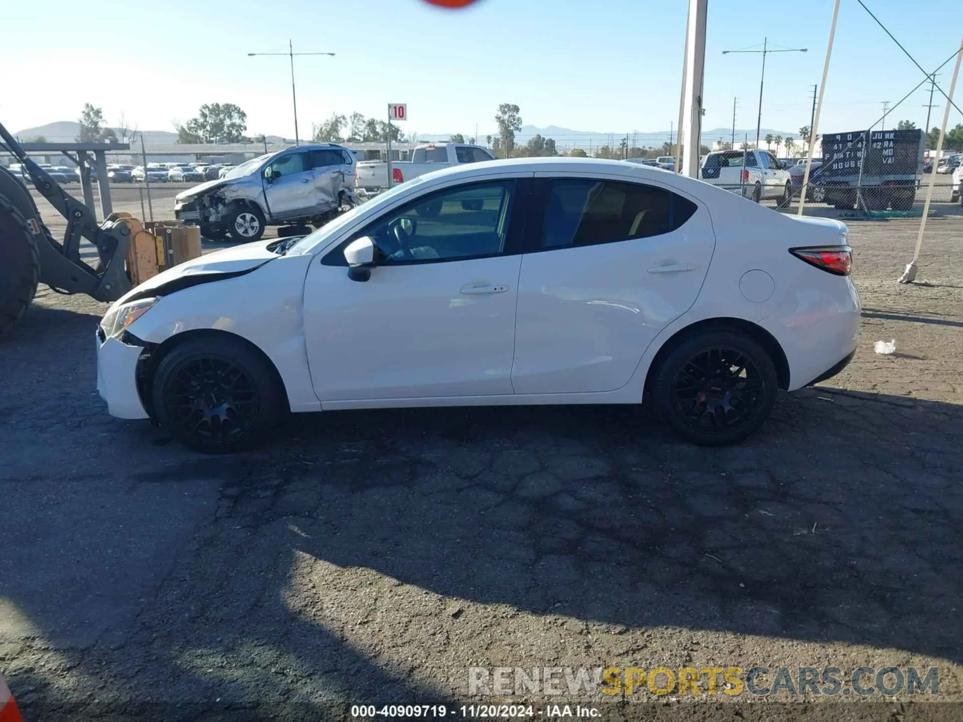 14 Photograph of a damaged car 3MYDLBYVXKY511097 TOYOTA YARIS 2019