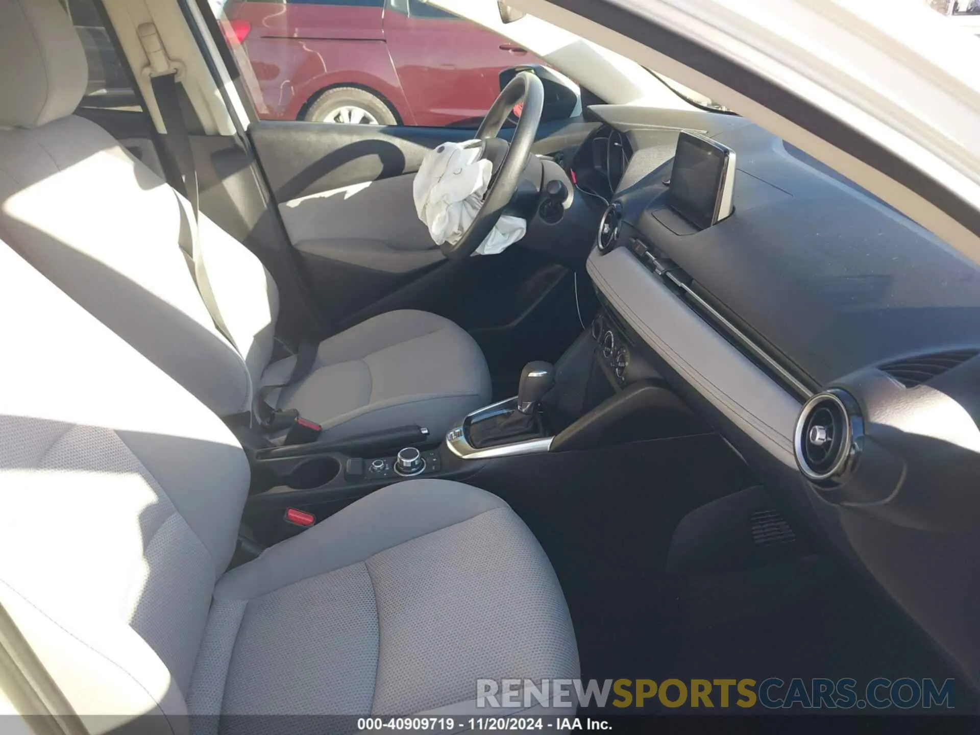 5 Photograph of a damaged car 3MYDLBYVXKY511097 TOYOTA YARIS 2019