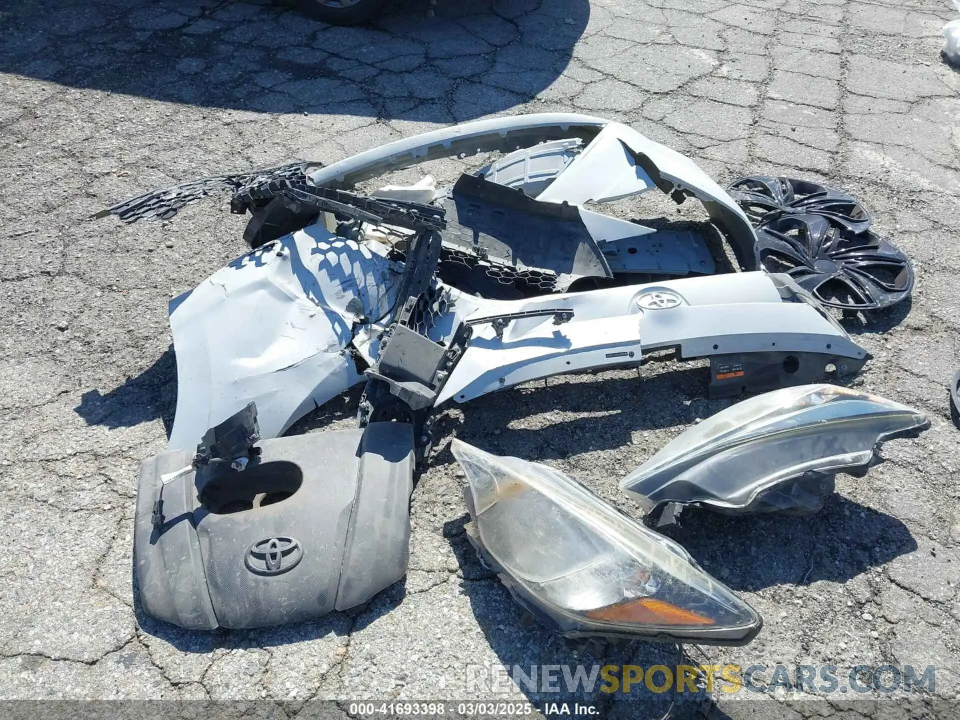 11 Photograph of a damaged car 3MYDLBYVXKY515604 TOYOTA YARIS 2019