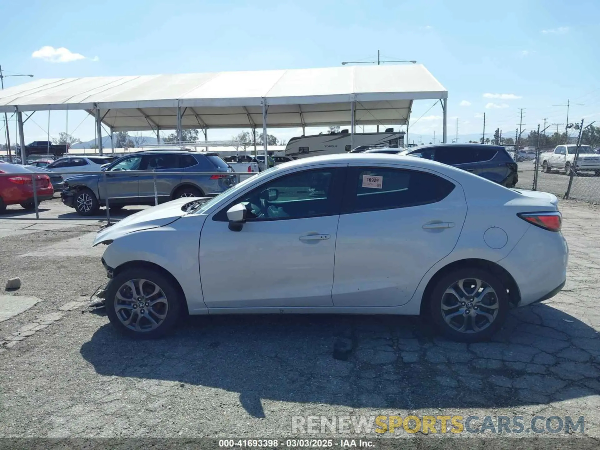 14 Photograph of a damaged car 3MYDLBYVXKY515604 TOYOTA YARIS 2019