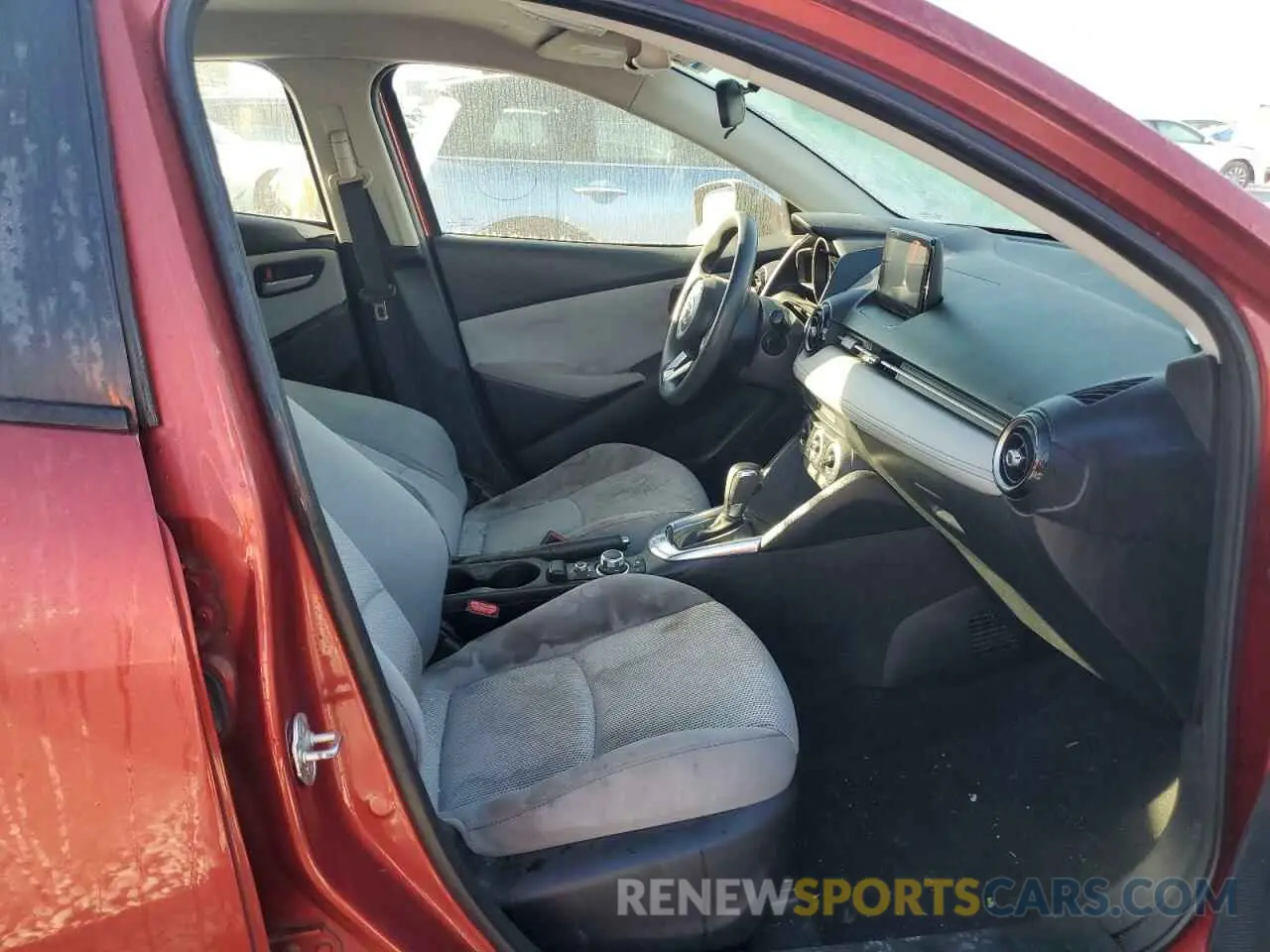 10 Photograph of a damaged car 3MYDLBYVXKY519054 TOYOTA YARIS 2019