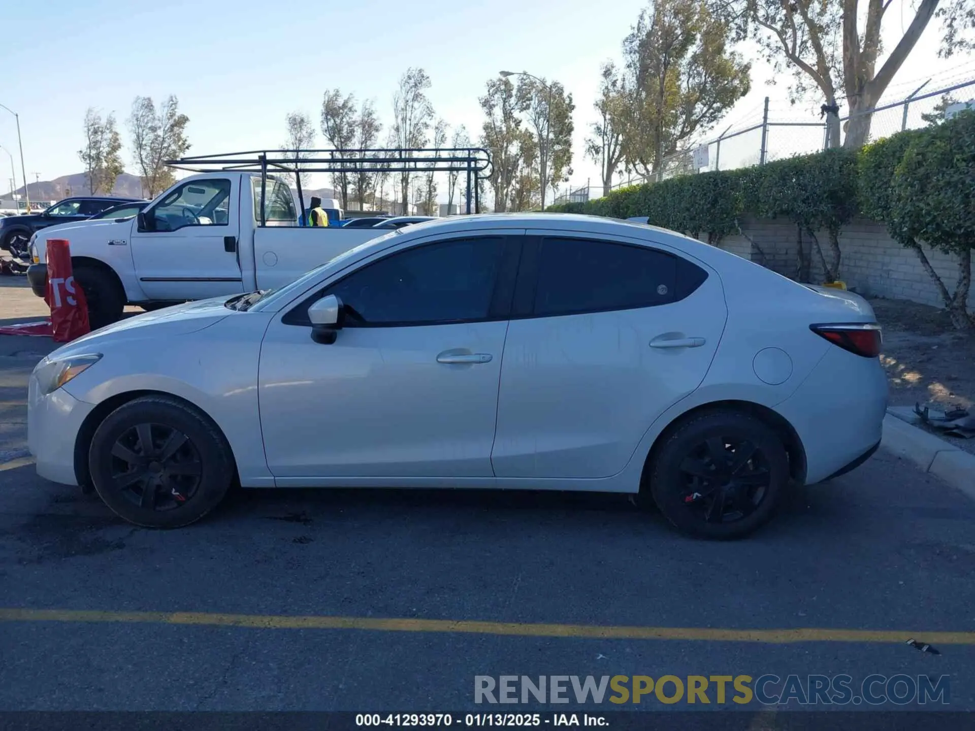 14 Photograph of a damaged car 3MYDLBYVXKY521984 TOYOTA YARIS 2019