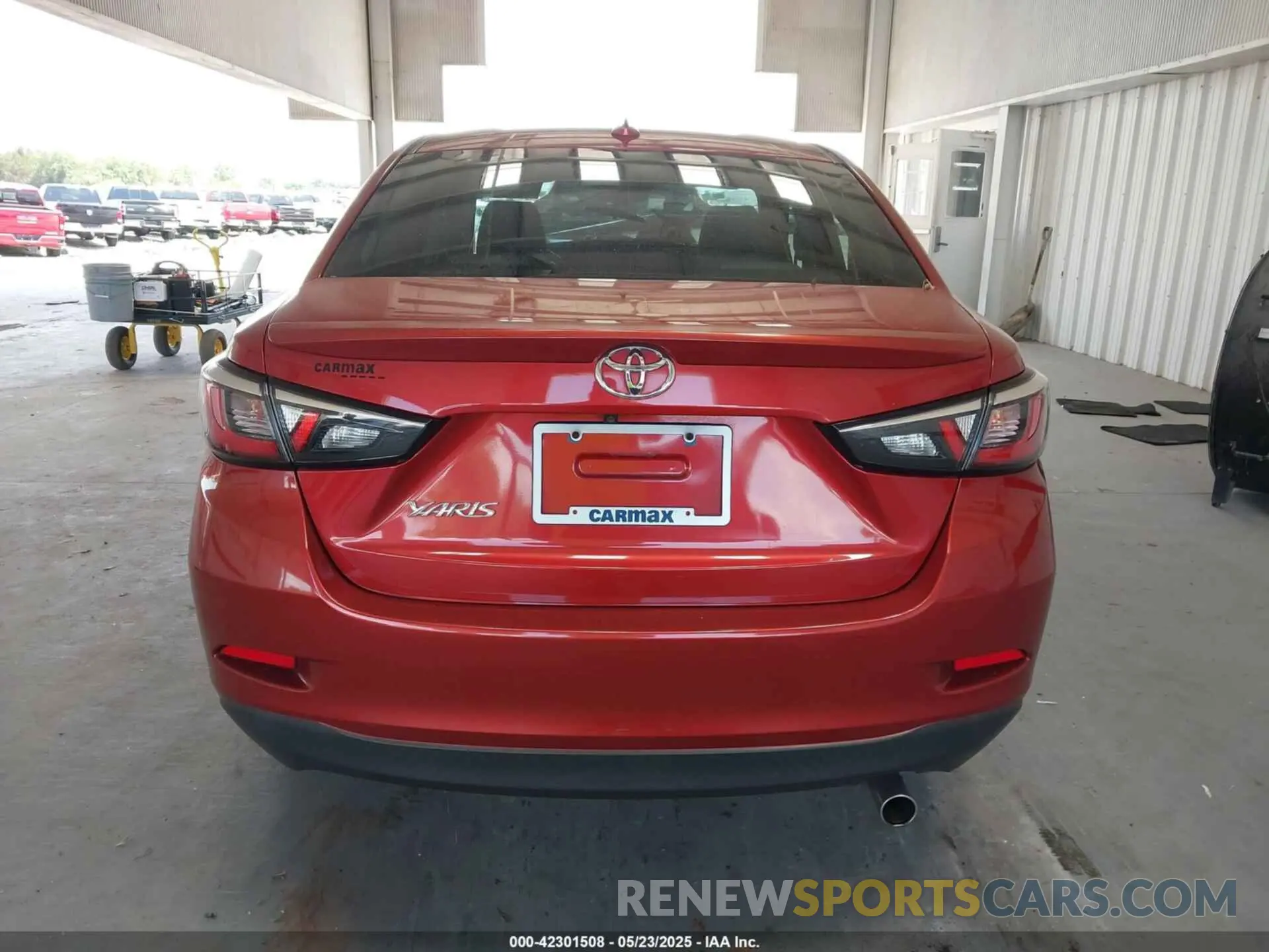 17 Photograph of a damaged car 3MYDLBYVXKY524593 TOYOTA YARIS 2019