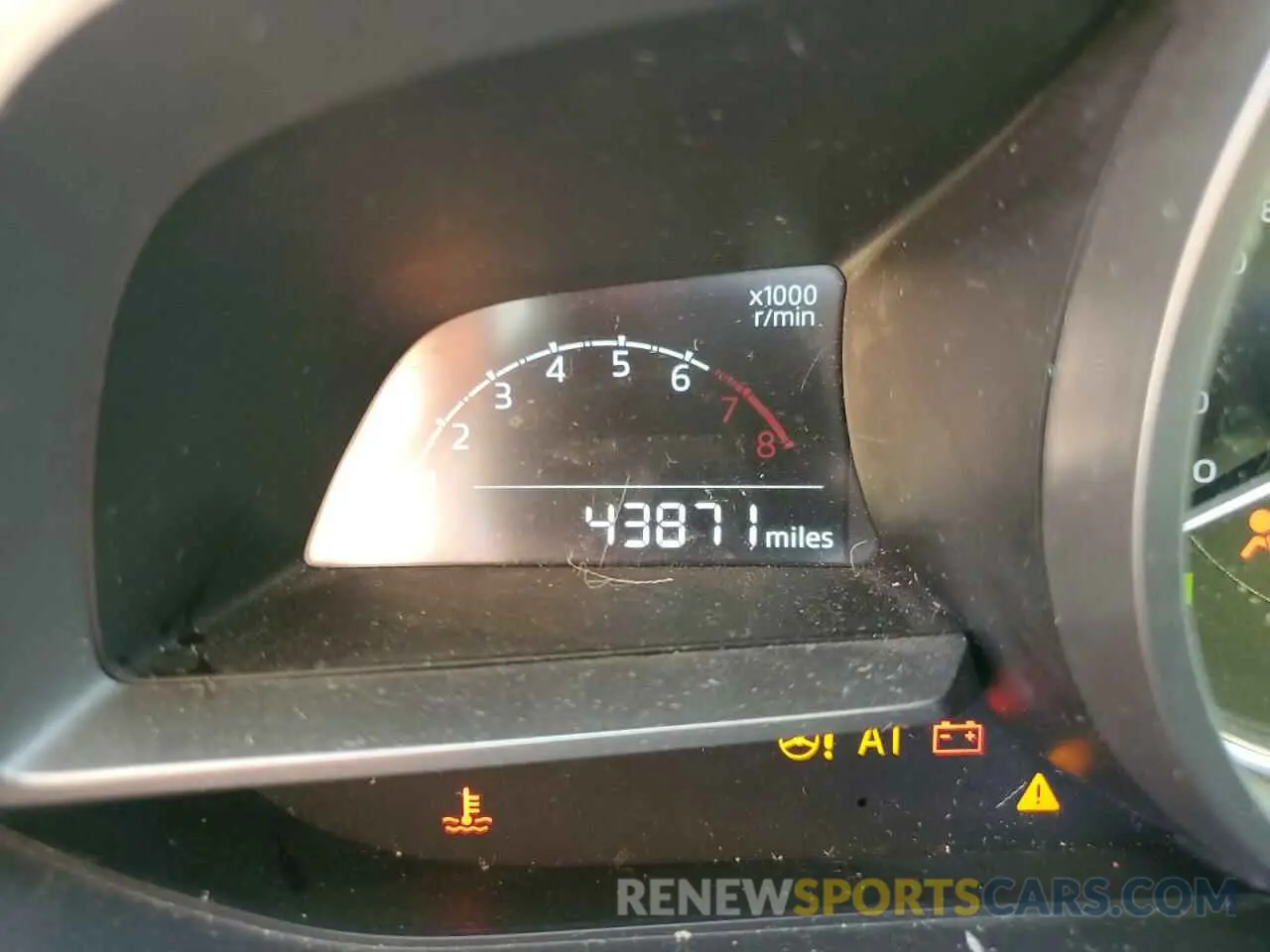 8 Photograph of a damaged car 3MYDLBYVXKY526103 TOYOTA YARIS 2019