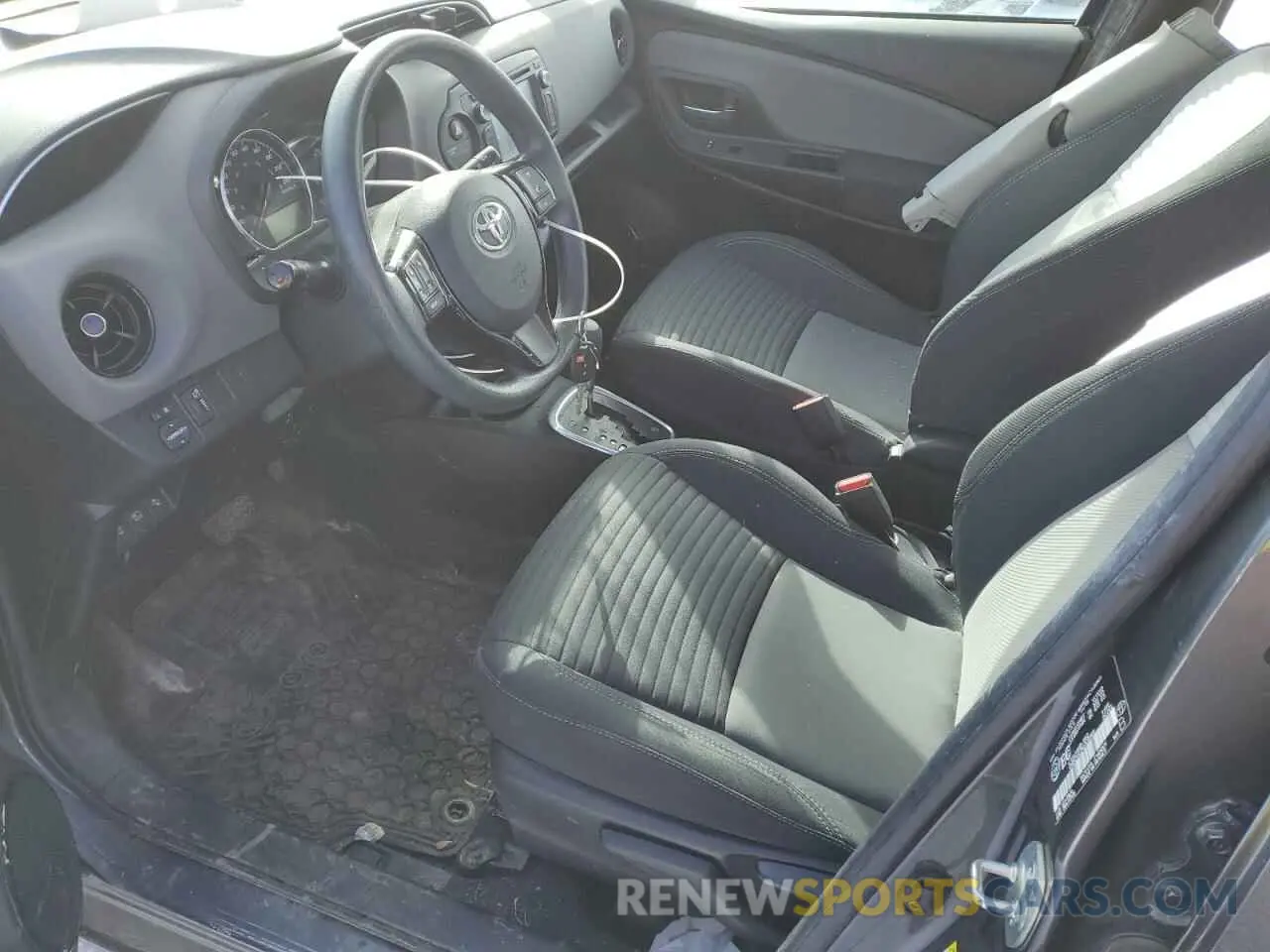 7 Photograph of a damaged car VNKKTUD34KA101011 TOYOTA YARIS 2019