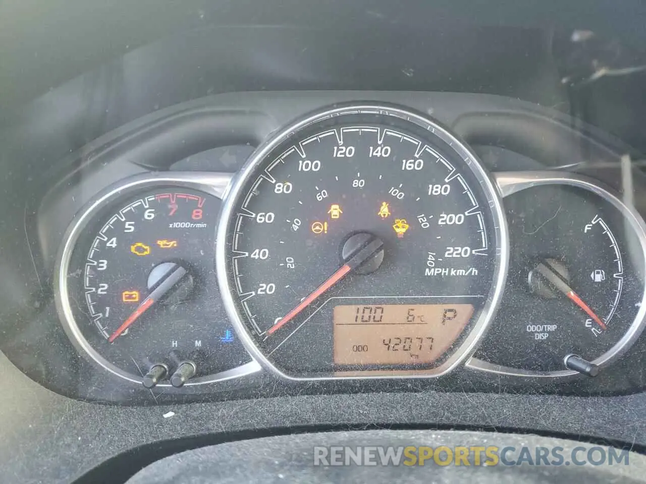 9 Photograph of a damaged car VNKKTUD34KA101011 TOYOTA YARIS 2019