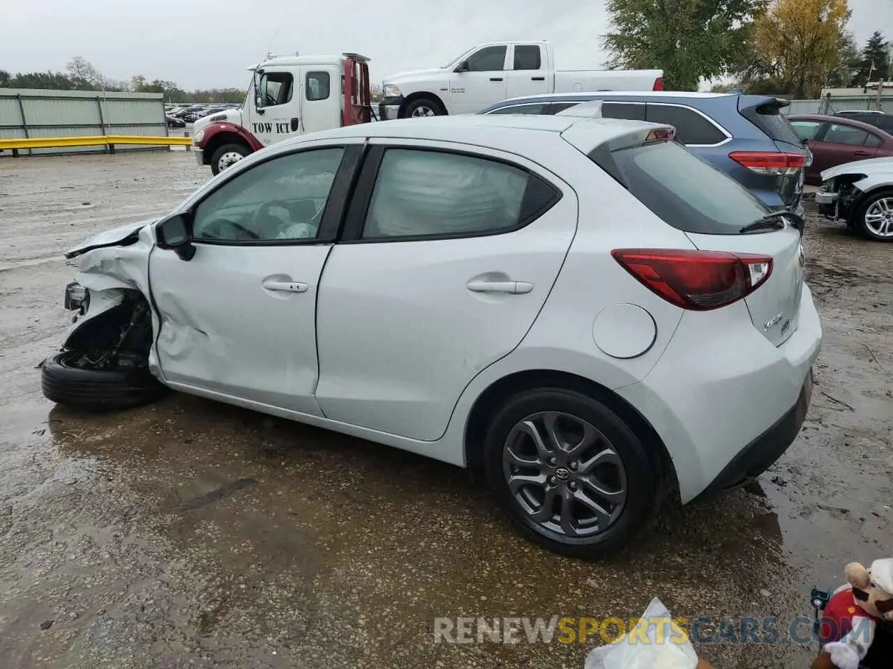 2 Photograph of a damaged car 3MYDLBJV0LY701681 TOYOTA YARIS 2020