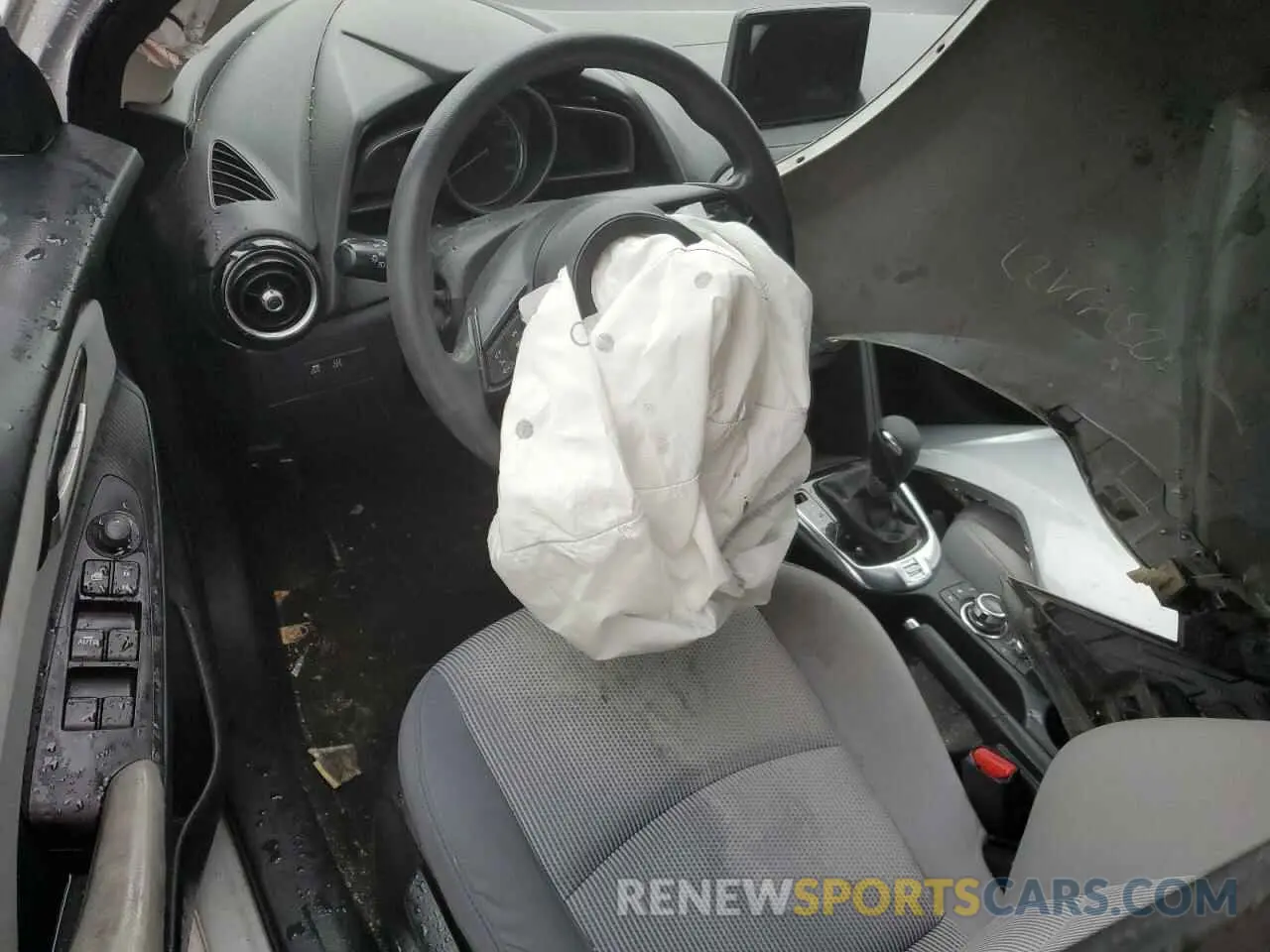 8 Photograph of a damaged car 3MYDLBJV0LY701681 TOYOTA YARIS 2020