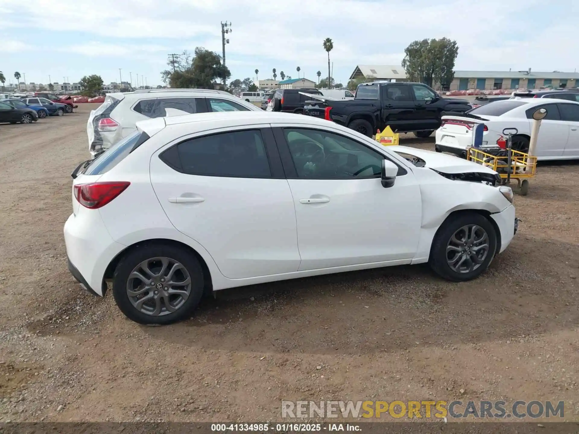 14 Photograph of a damaged car 3MYDLBJV0LY705097 TOYOTA YARIS 2020