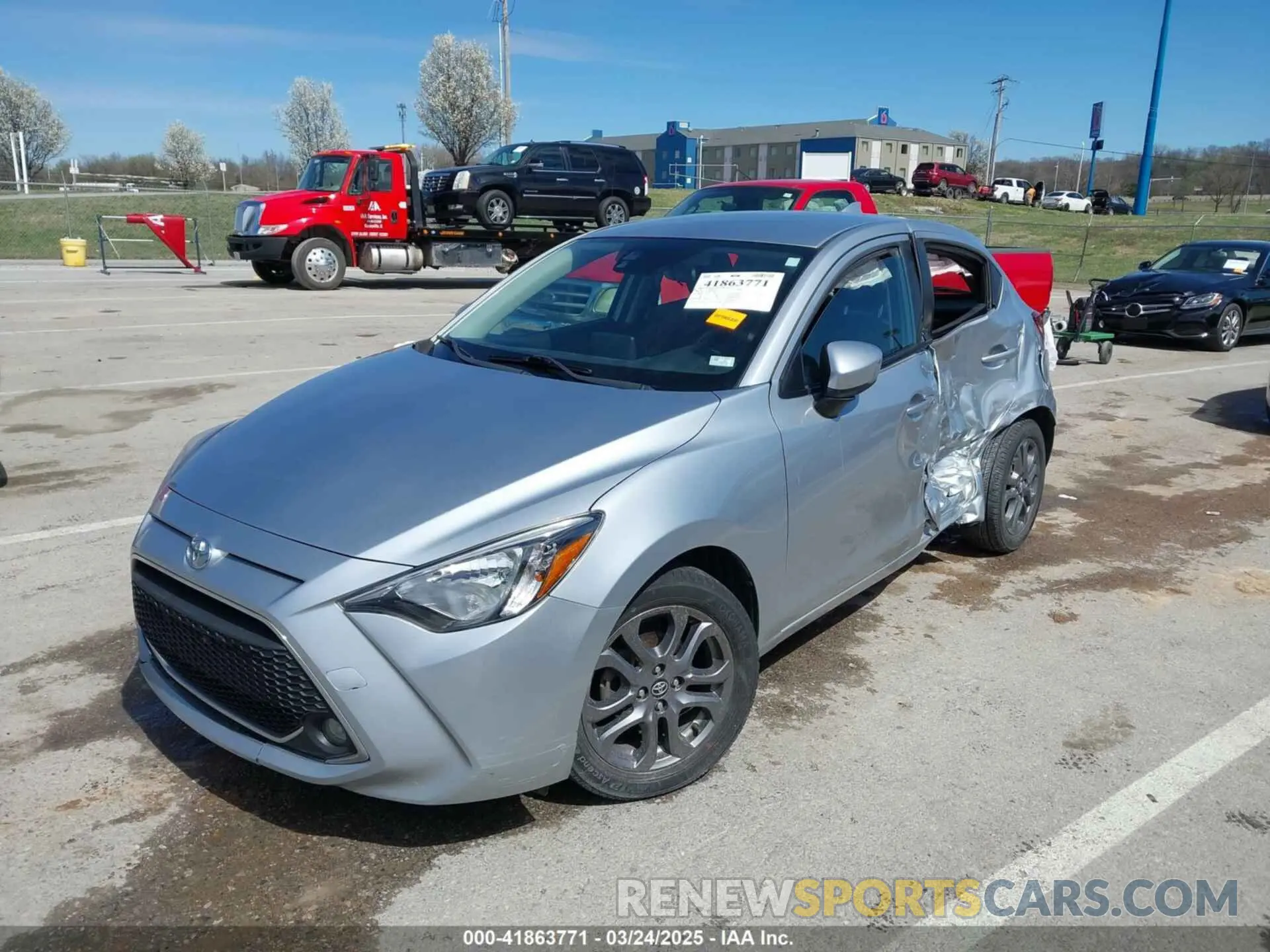 2 Photograph of a damaged car 3MYDLBJV0LY707738 TOYOTA YARIS 2020