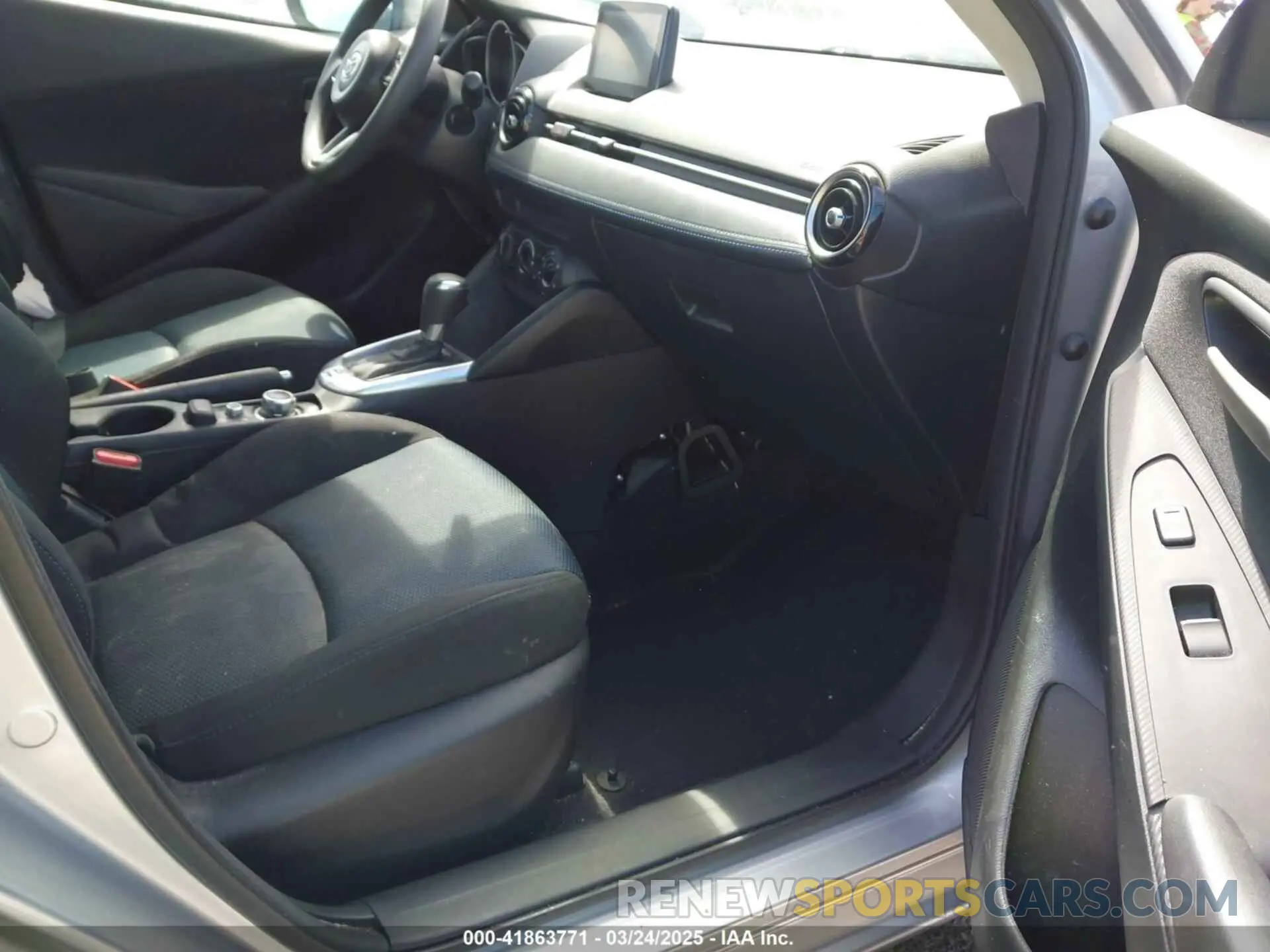 5 Photograph of a damaged car 3MYDLBJV0LY707738 TOYOTA YARIS 2020