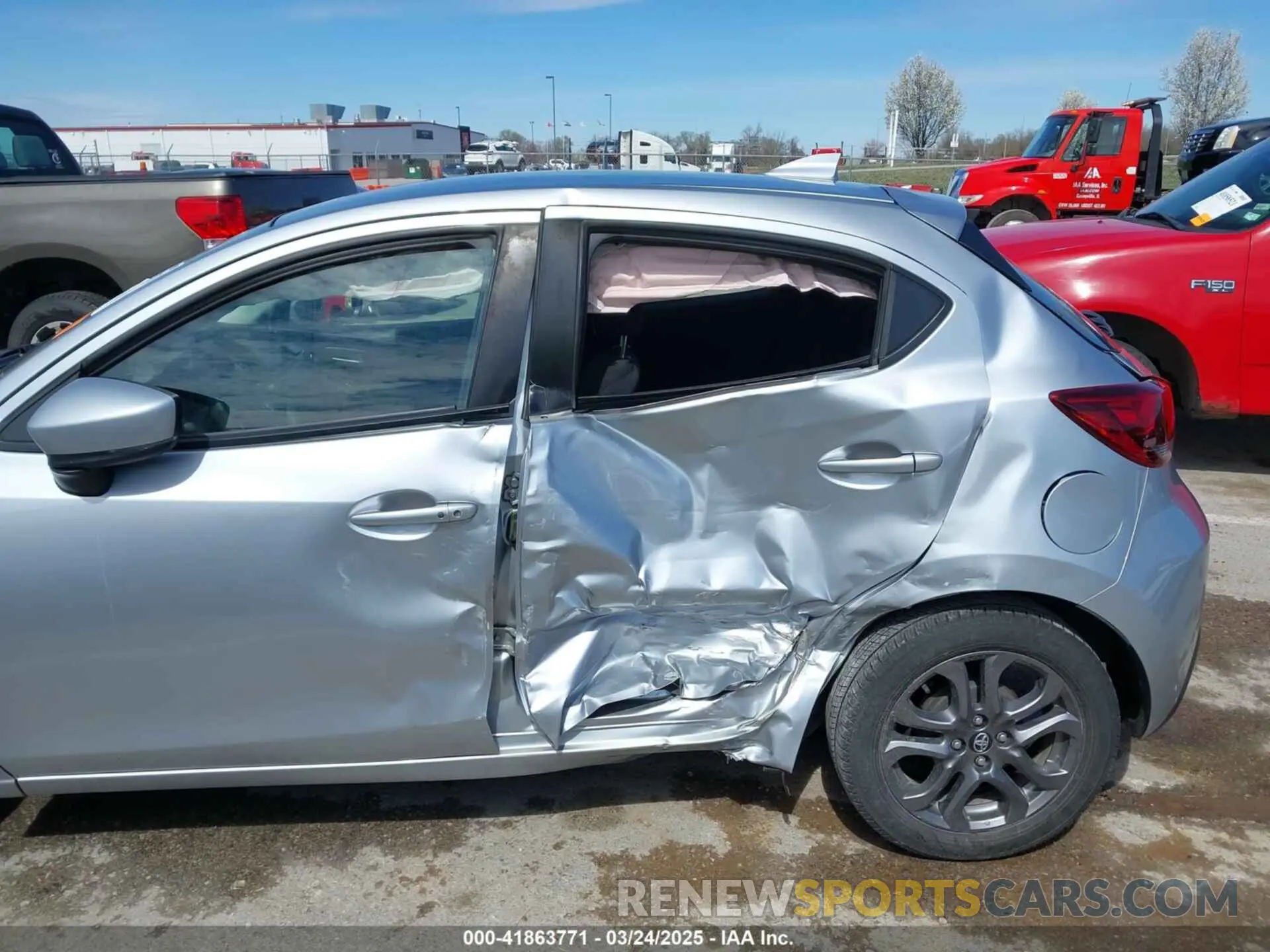 6 Photograph of a damaged car 3MYDLBJV0LY707738 TOYOTA YARIS 2020