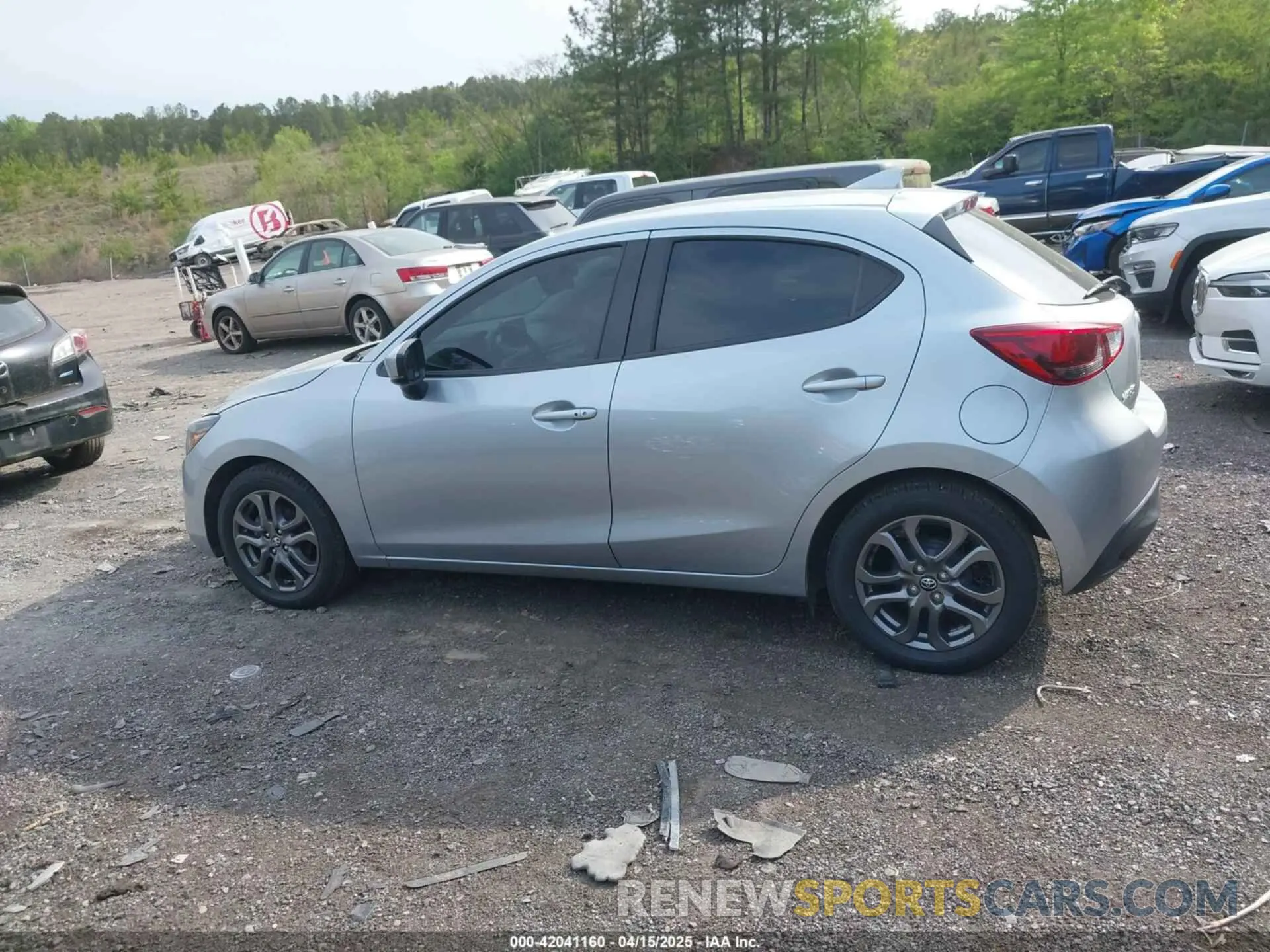 14 Photograph of a damaged car 3MYDLBJV3LY709015 TOYOTA YARIS 2020