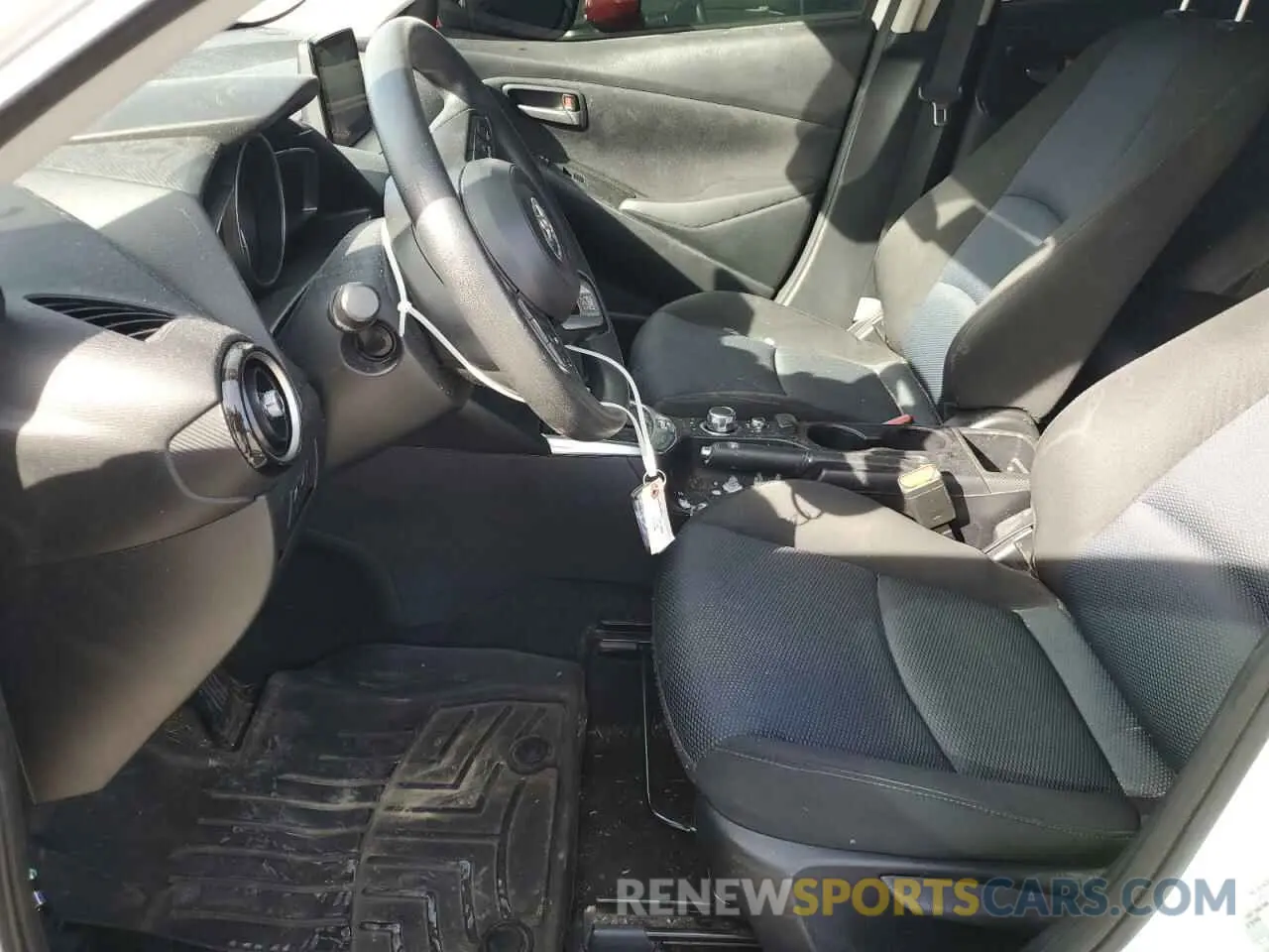 7 Photograph of a damaged car 3MYDLBJV4LY703546 TOYOTA YARIS 2020