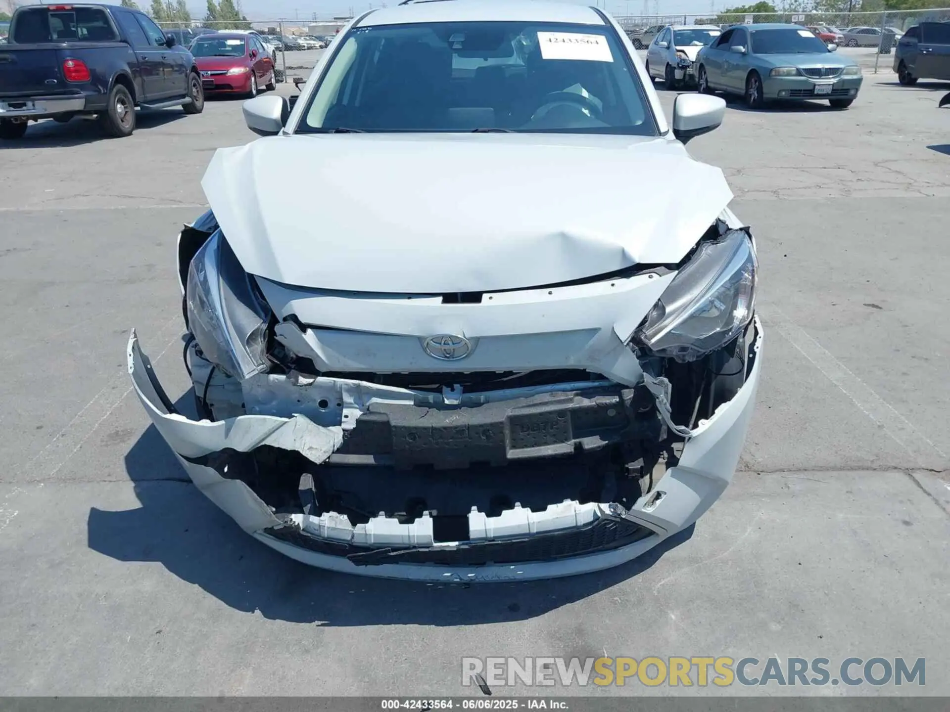 6 Photograph of a damaged car 3MYDLBJV5LY704110 TOYOTA YARIS 2020
