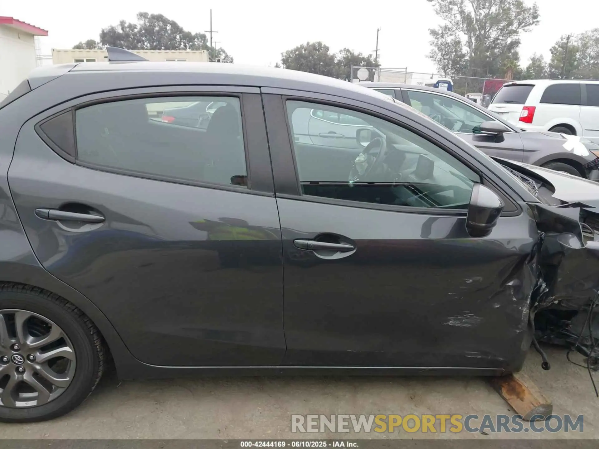 14 Photograph of a damaged car 3MYDLBJV5LY704527 TOYOTA YARIS 2020