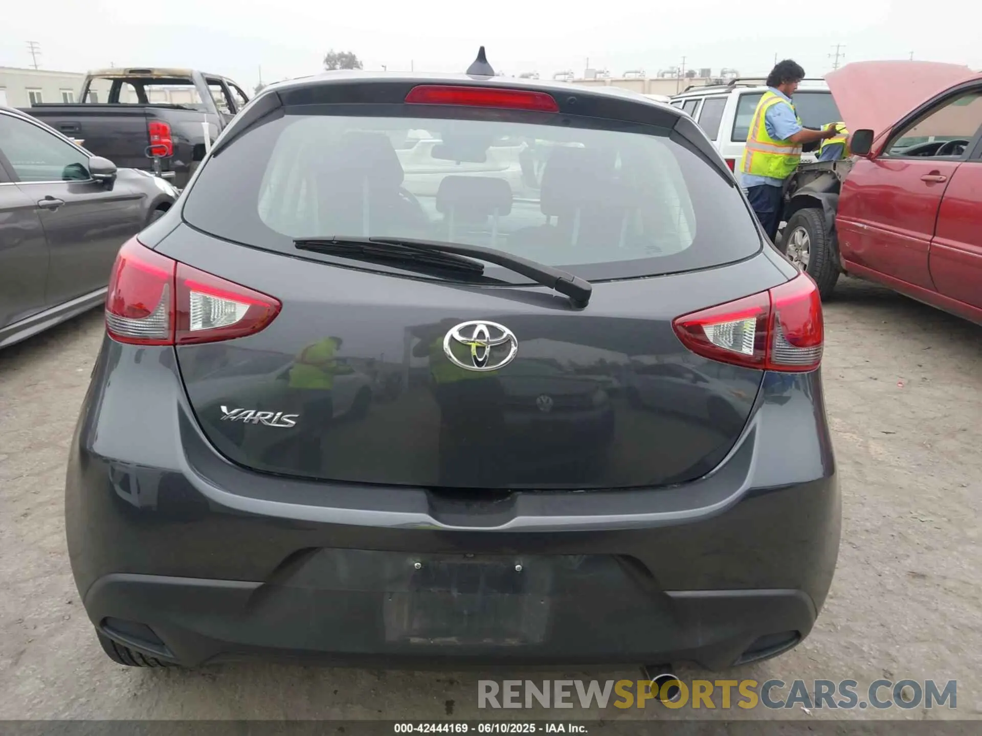 17 Photograph of a damaged car 3MYDLBJV5LY704527 TOYOTA YARIS 2020