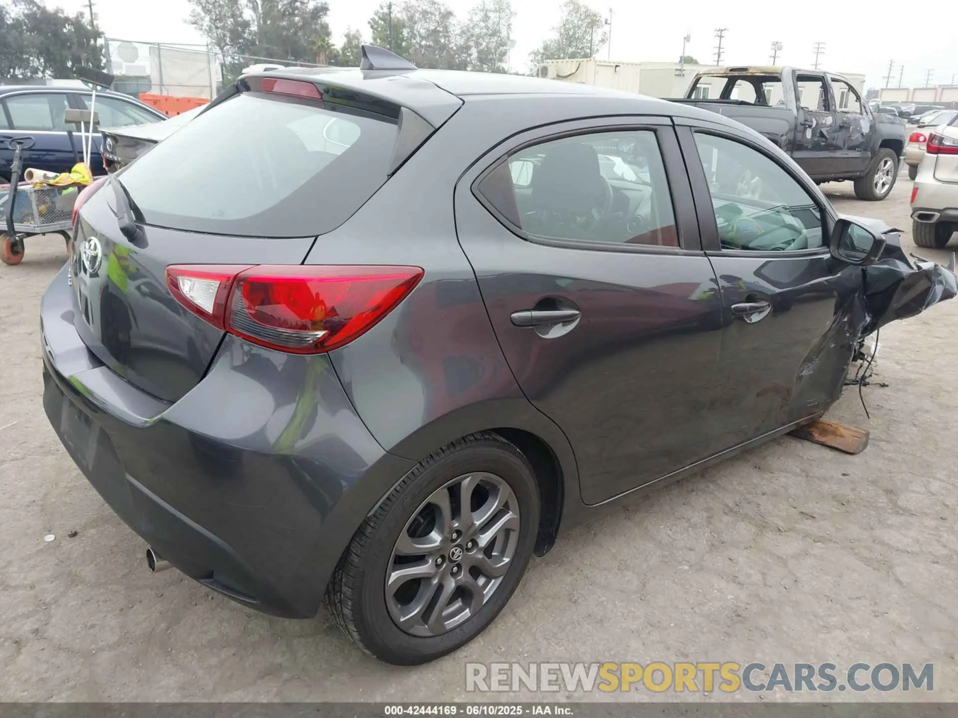 4 Photograph of a damaged car 3MYDLBJV5LY704527 TOYOTA YARIS 2020