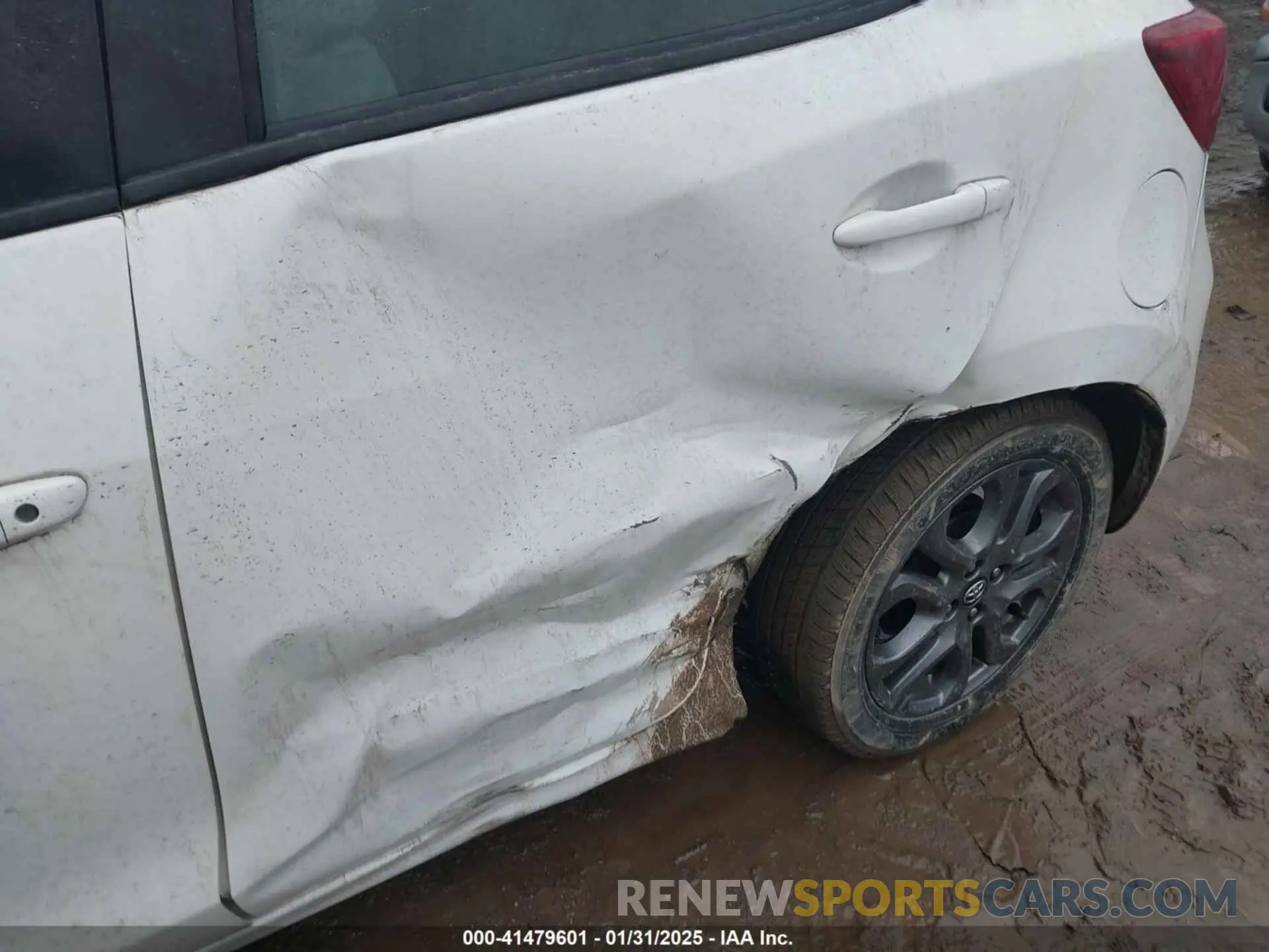 6 Photograph of a damaged car 3MYDLBJV5LY706259 TOYOTA YARIS 2020